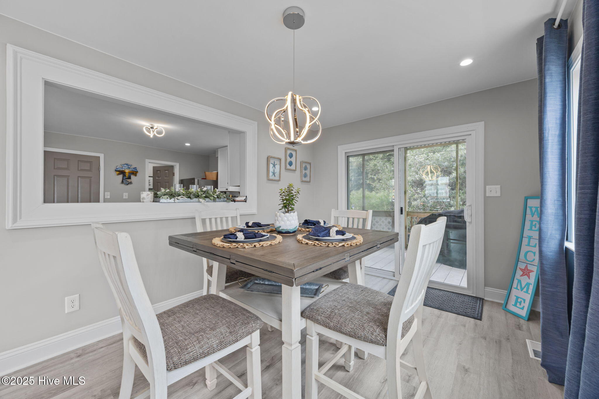 100530225 | Photo 17