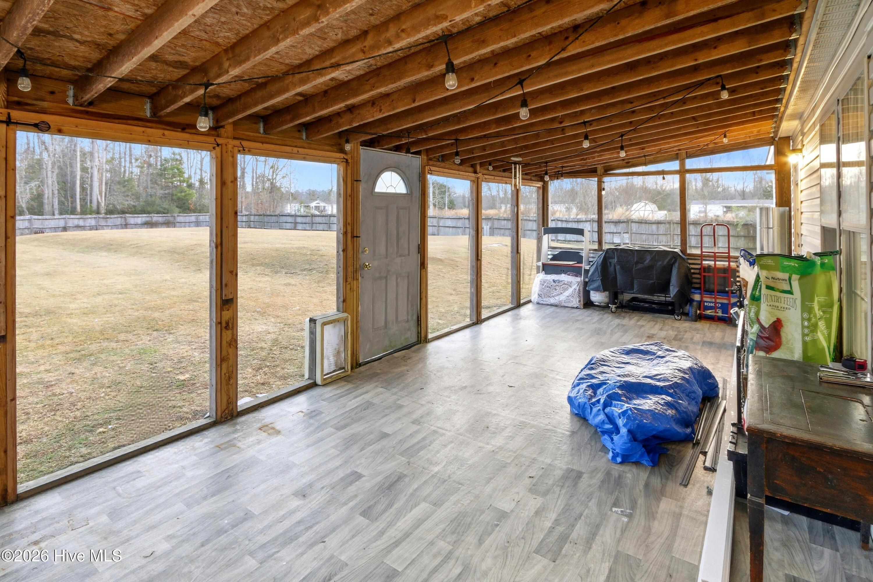 100548935 | Photo 43