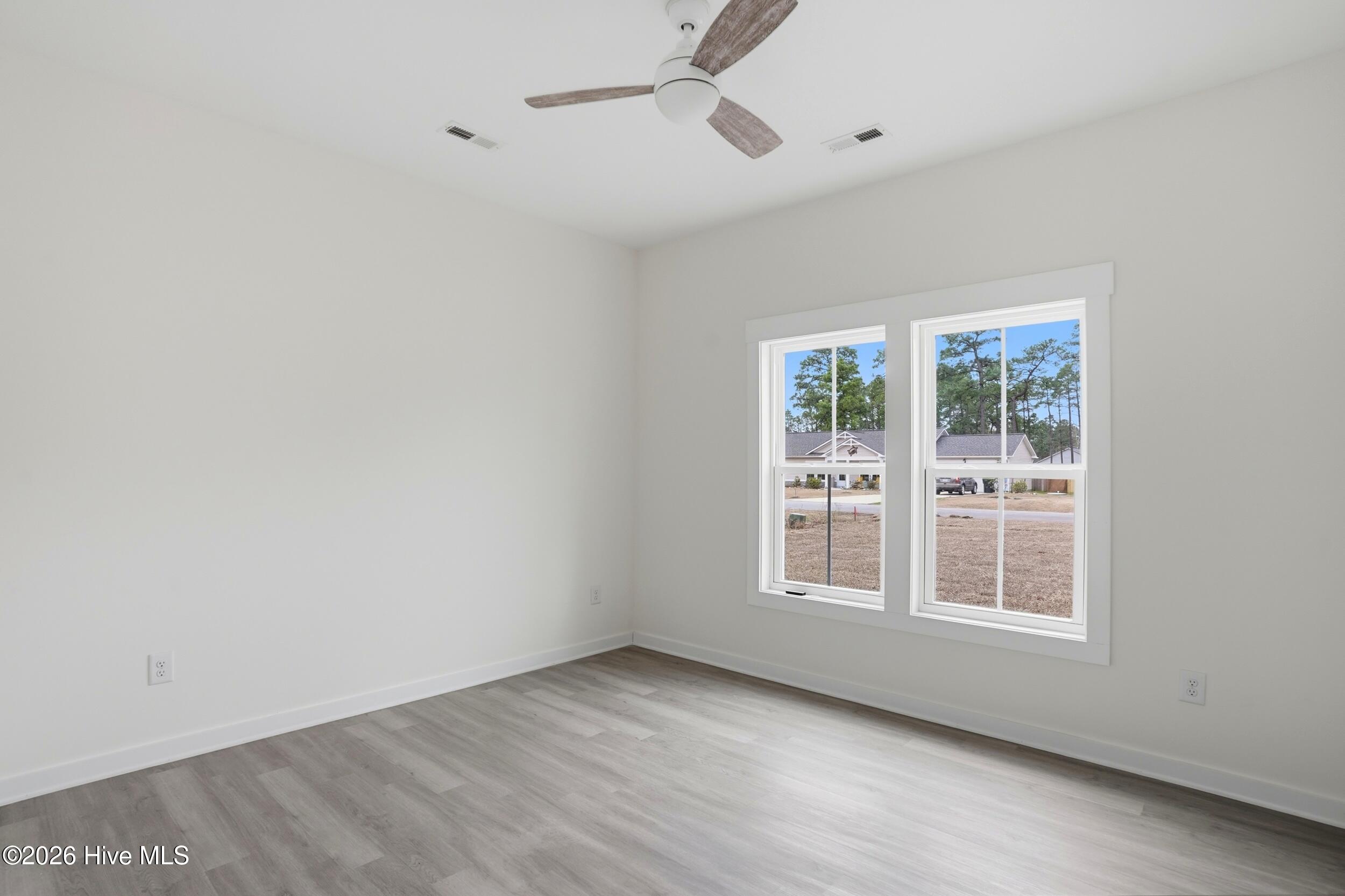 100558346 | Photo 27