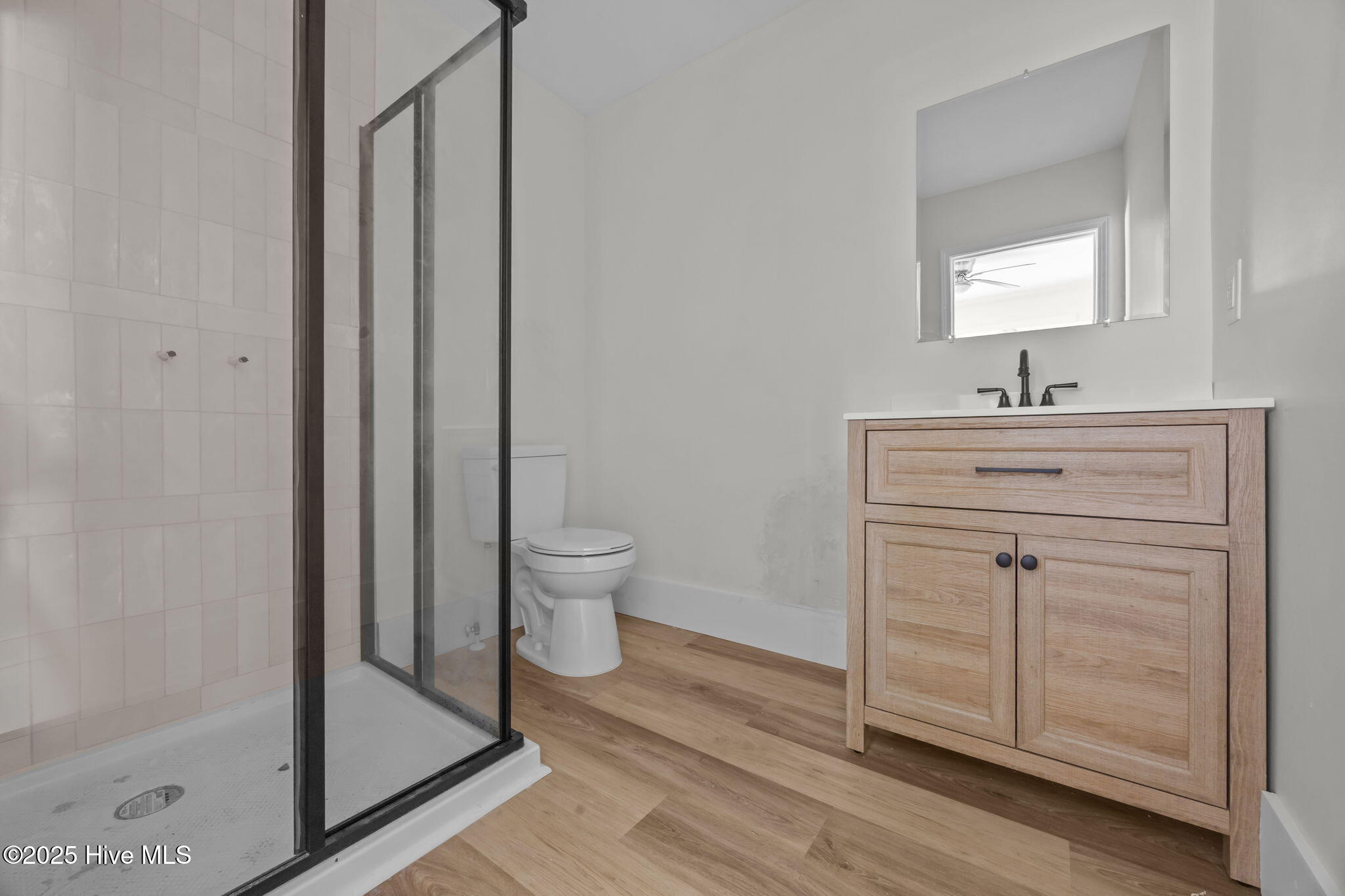 100520043 | Photo 23