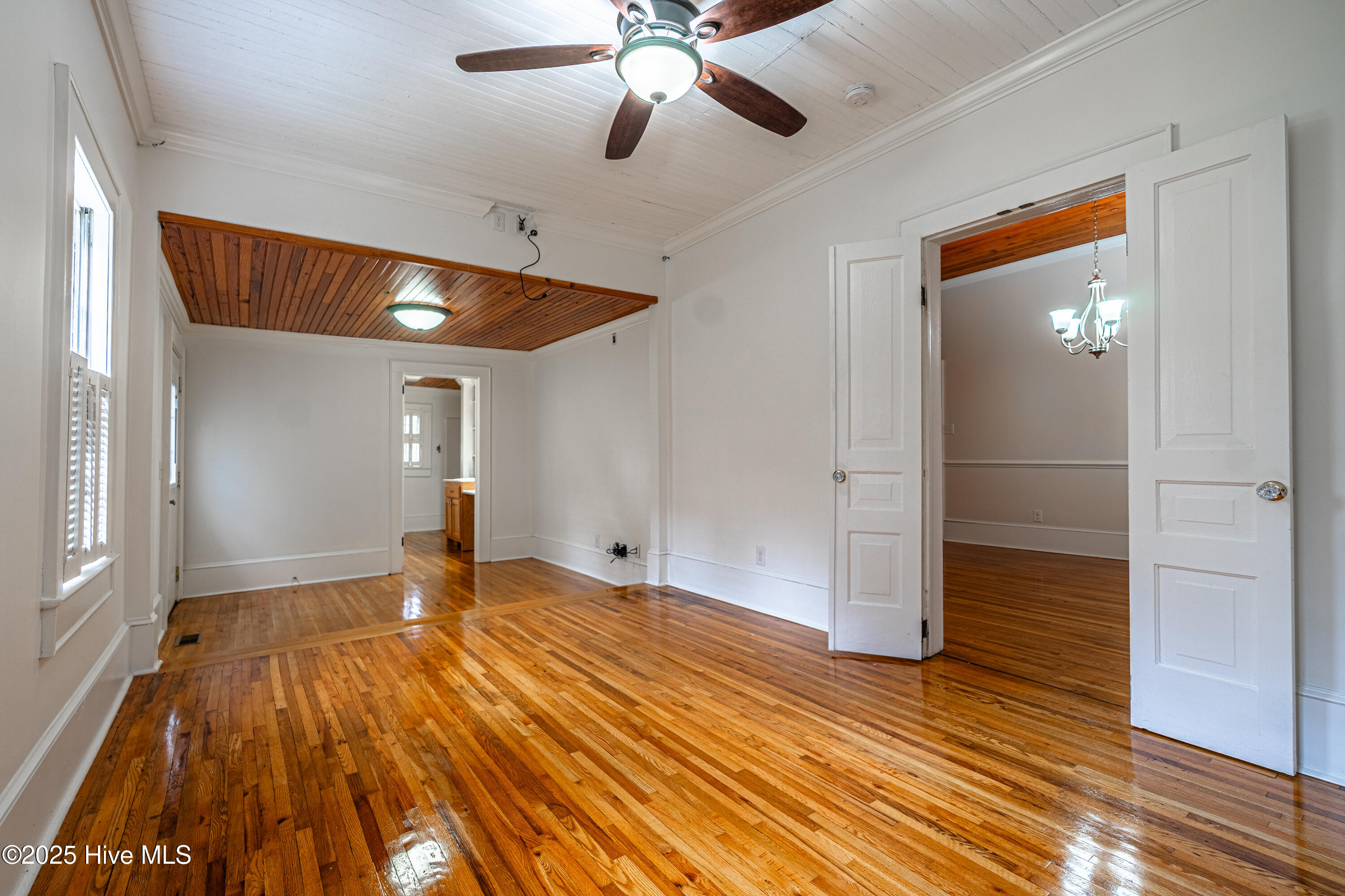 100543227 | Photo 50