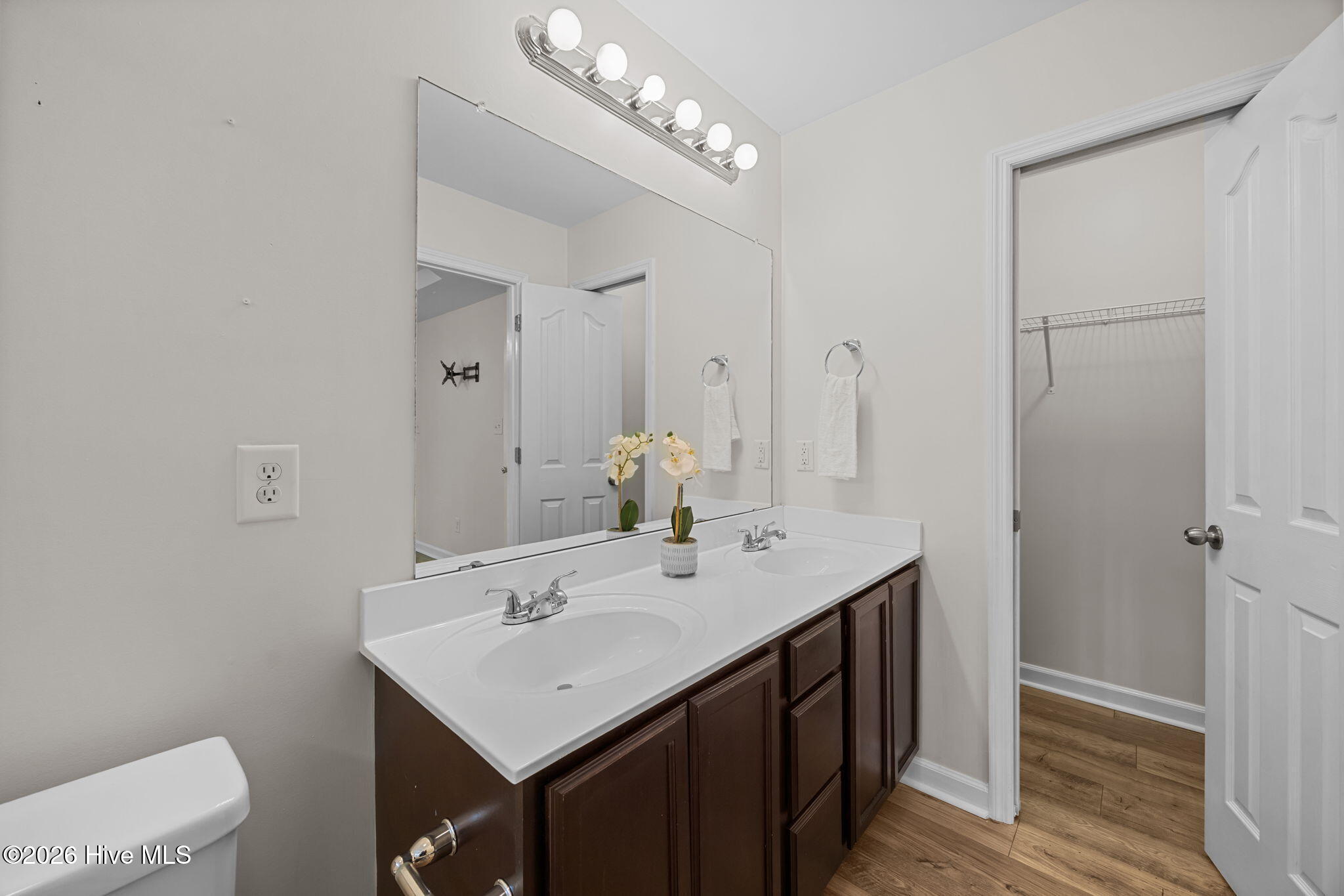 100557959 | Photo 28