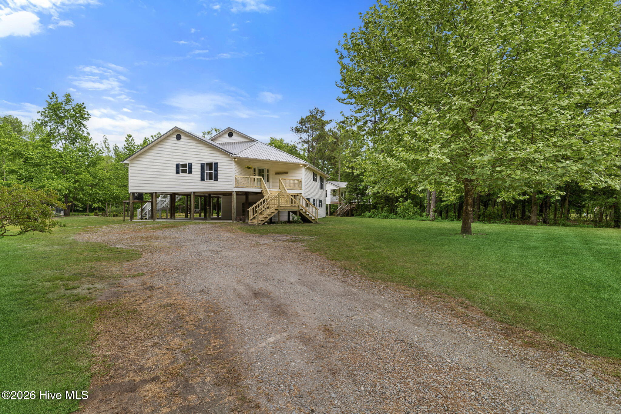 614 Cape Fear Drive, Burgaw, NC 28425 – photo 3: 2-web-or-mls-GI - 614 Cape Fear Dr - Lis
