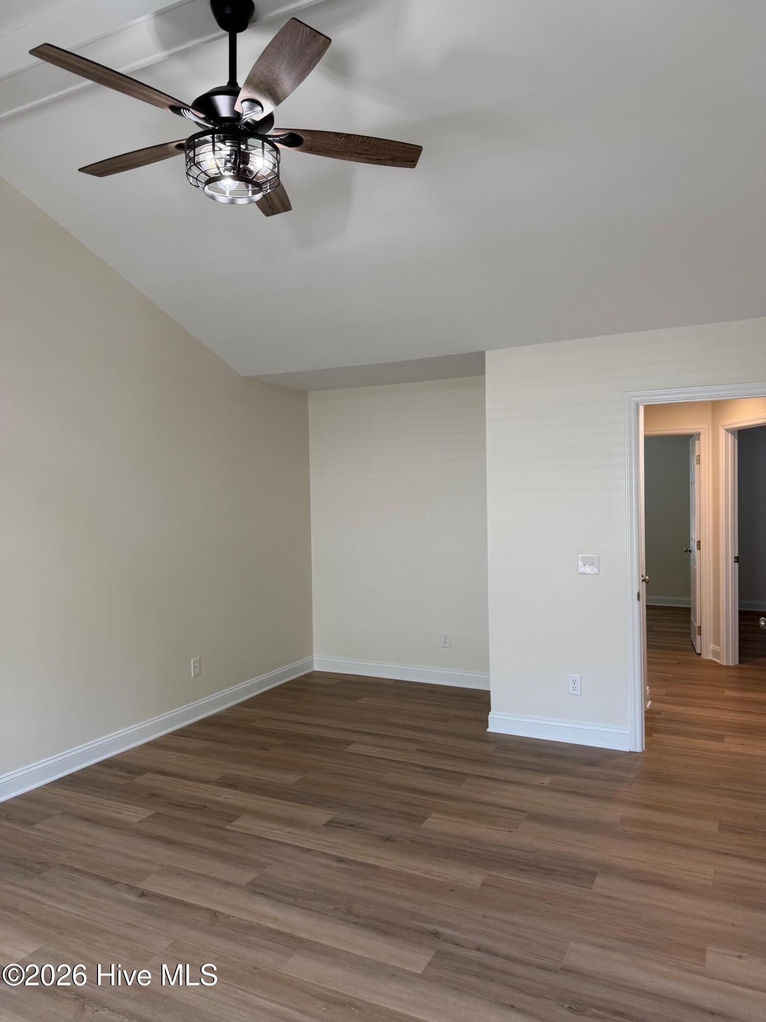 100568177 | Photo 46