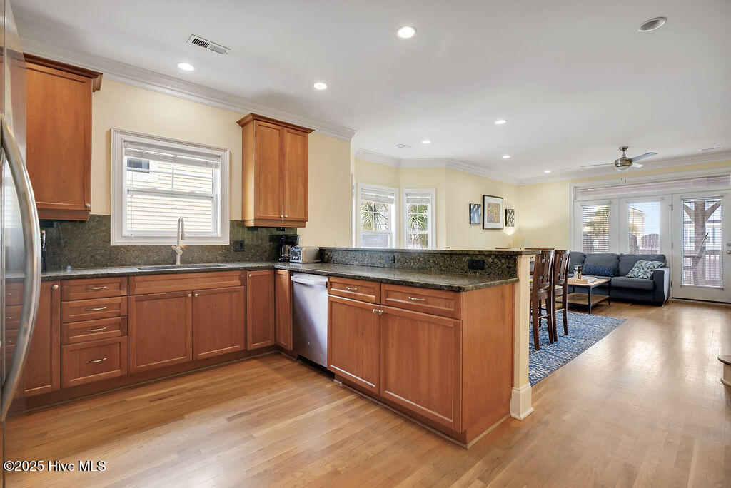 100531448 | Photo 15