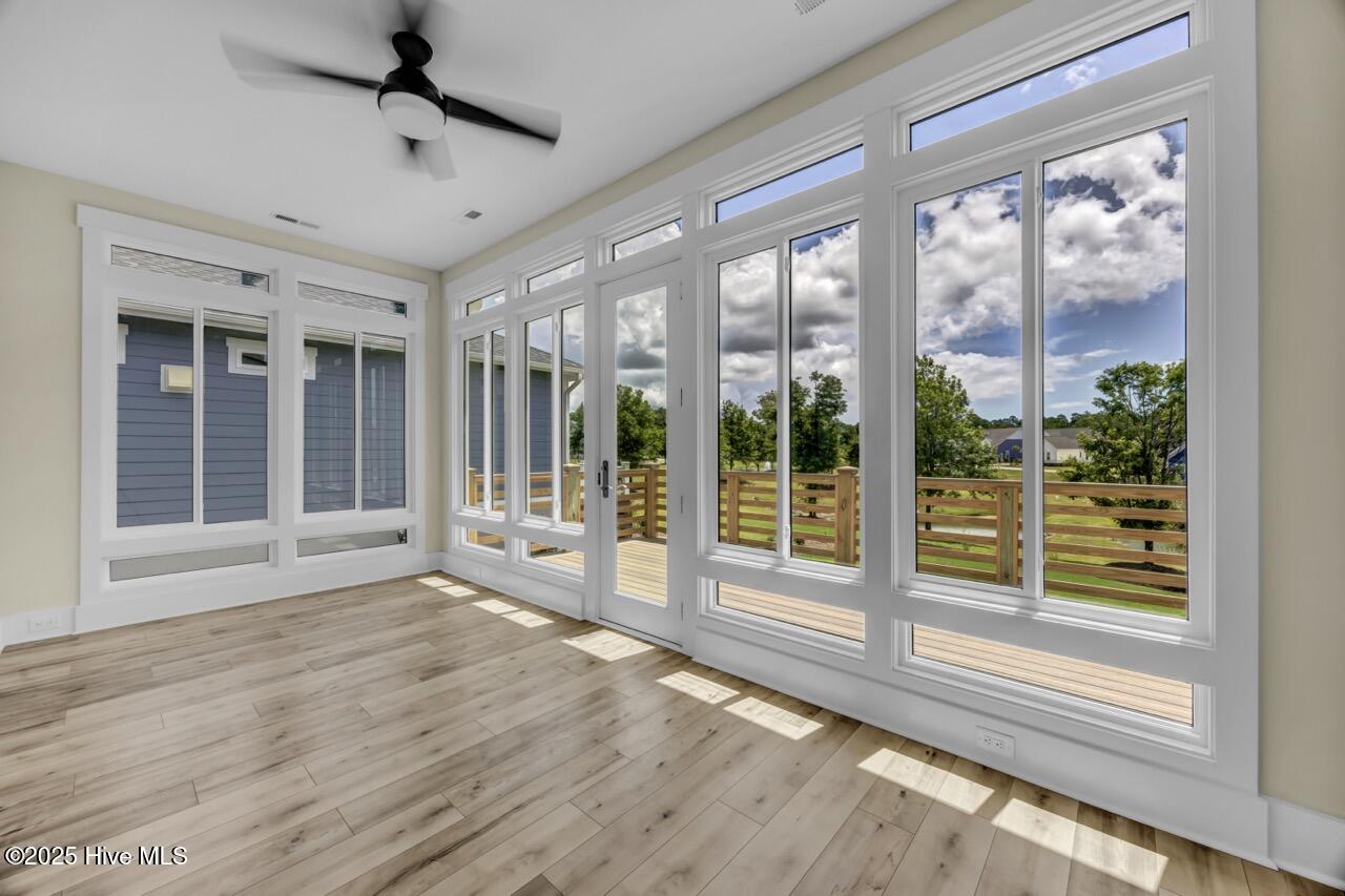 100494690 | Photo 23