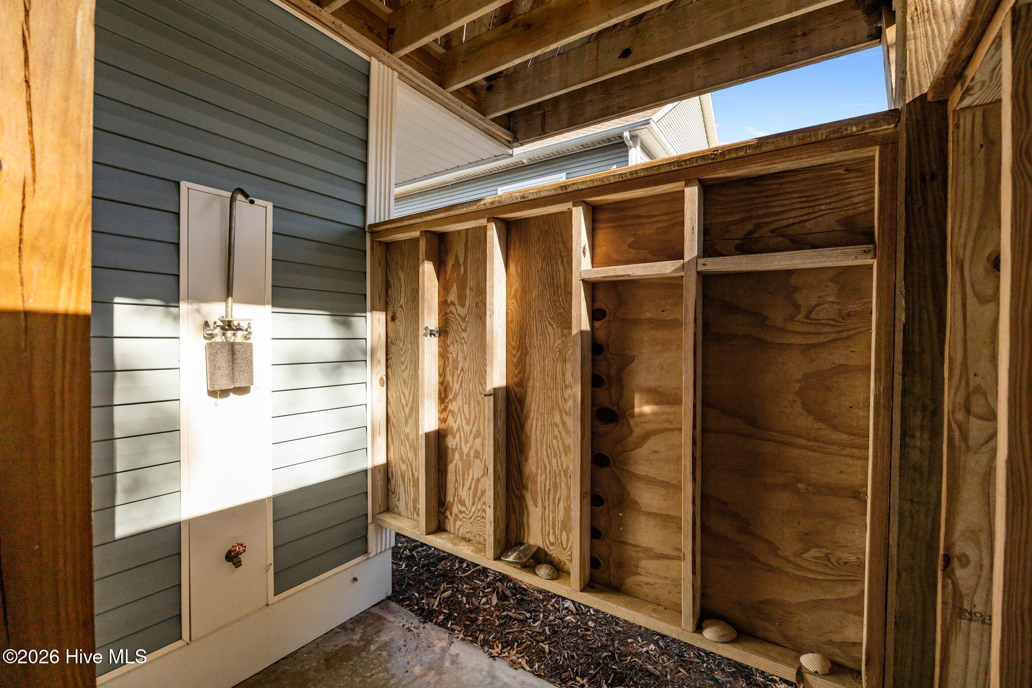 100548443 | Photo 42