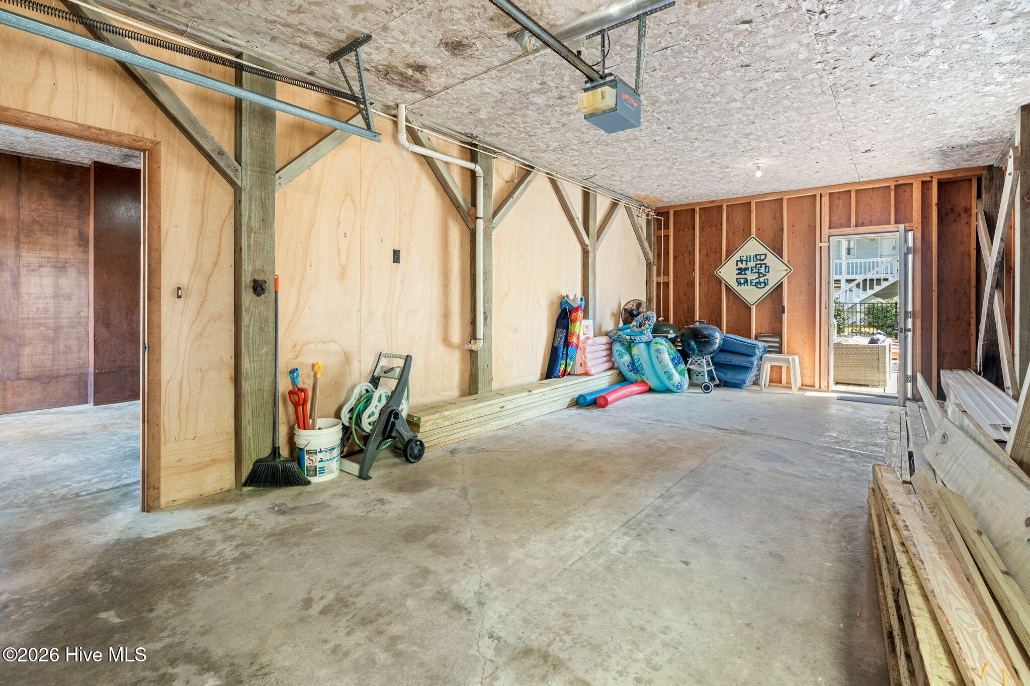 100568335 | Photo 23