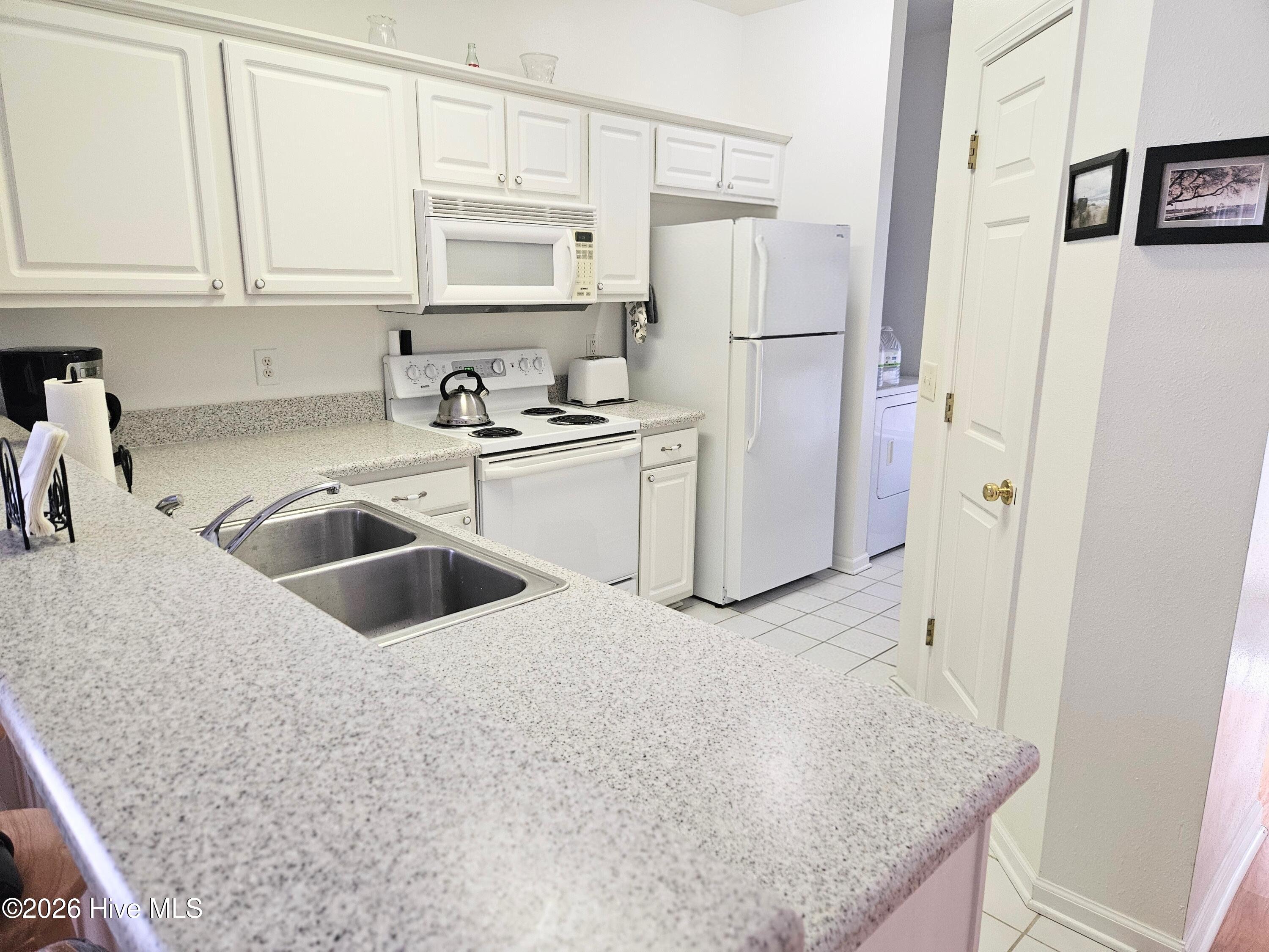 100560065 | Photo 16