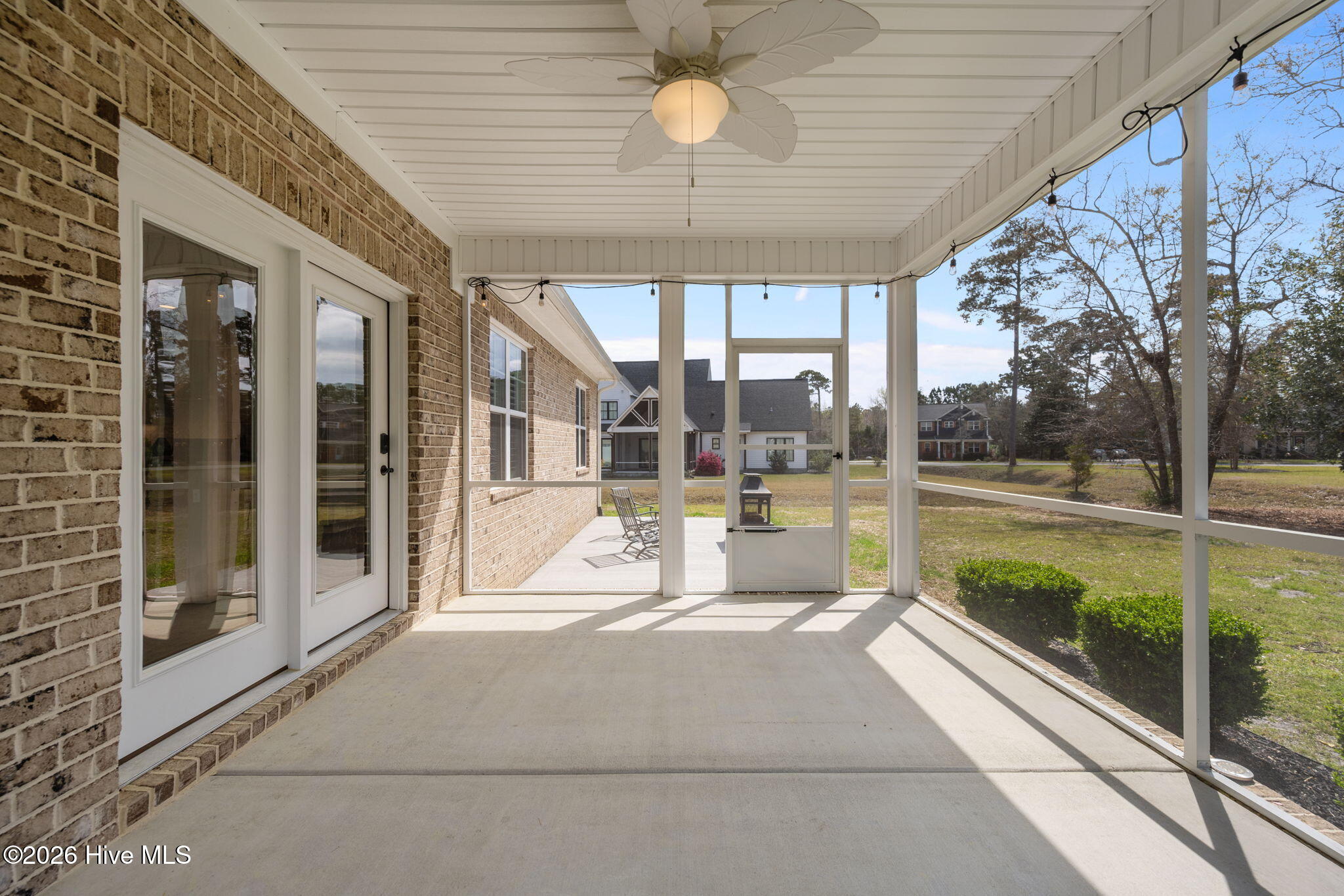 100562487 | Photo 46