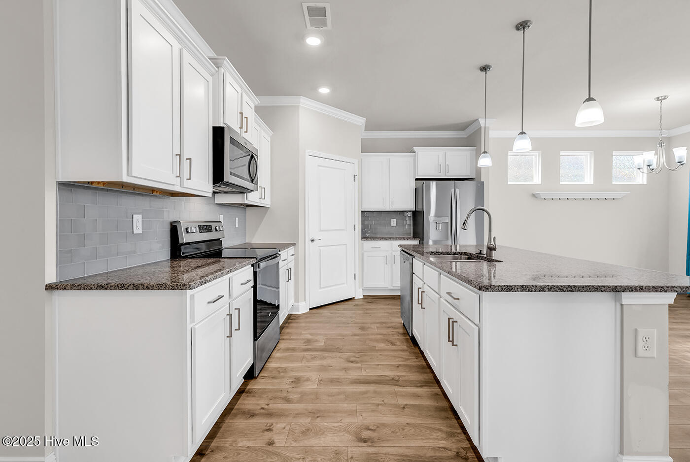 100547571 | Photo 12