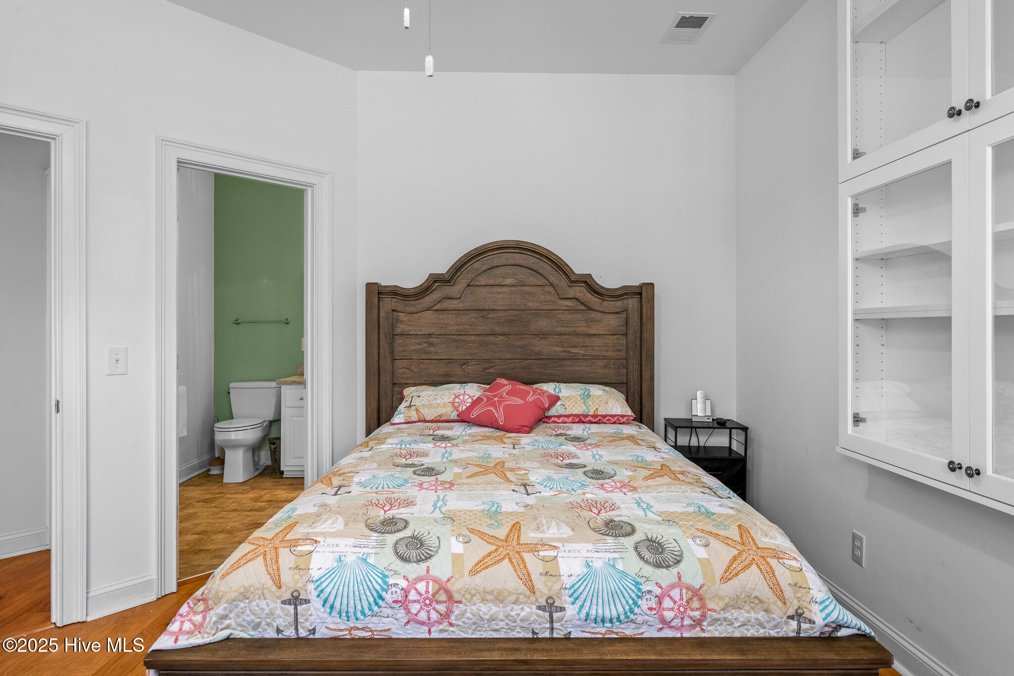 100528098 | Photo 31