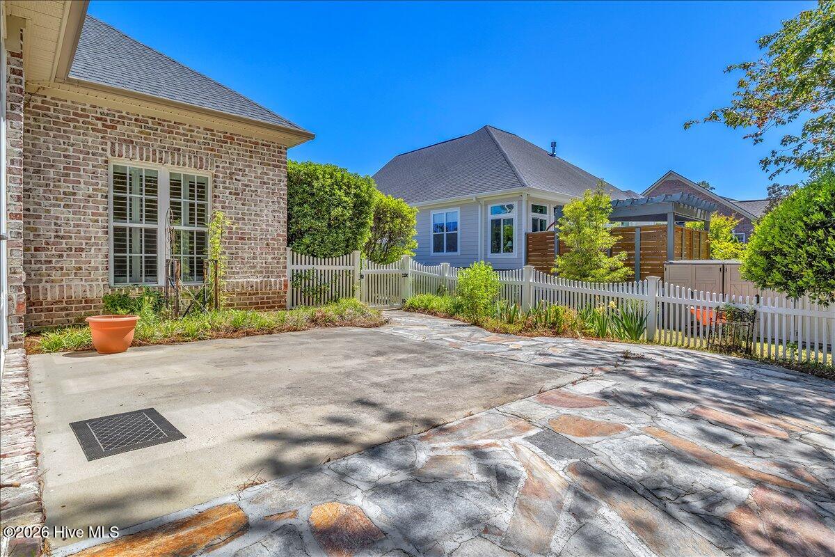 100569829 | Photo 55