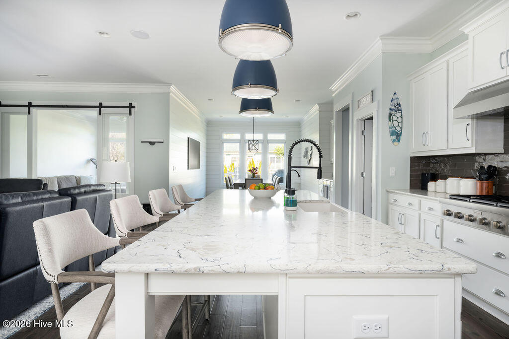 100561843 | Photo 16