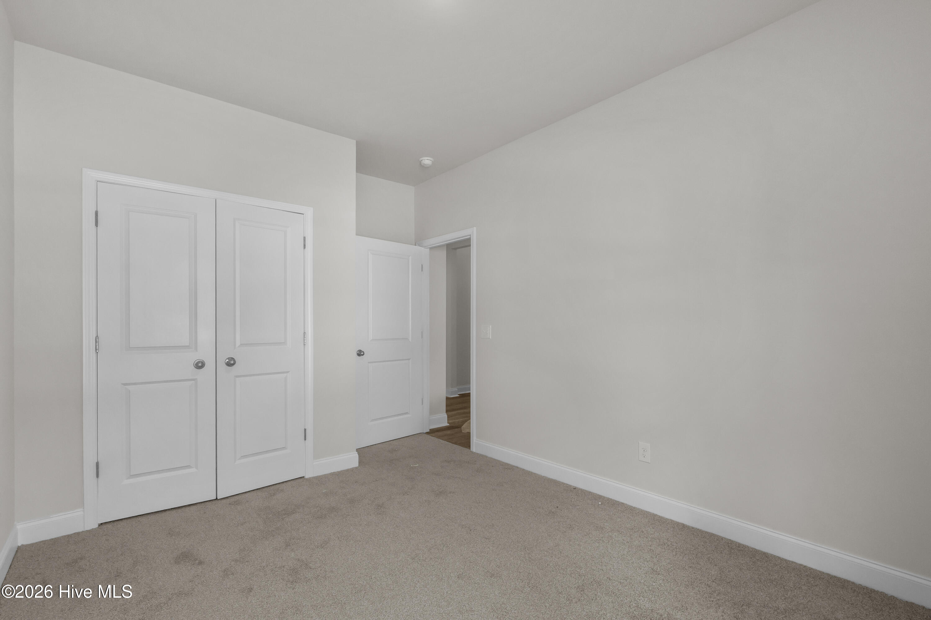 100554744 | Photo 35