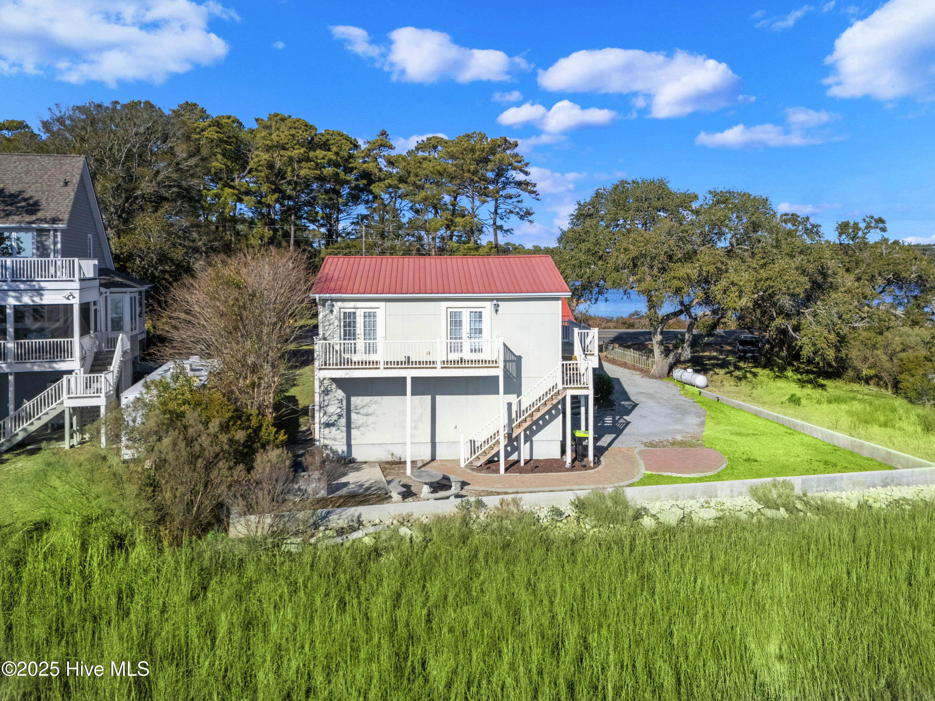 100563650 | Photo 38