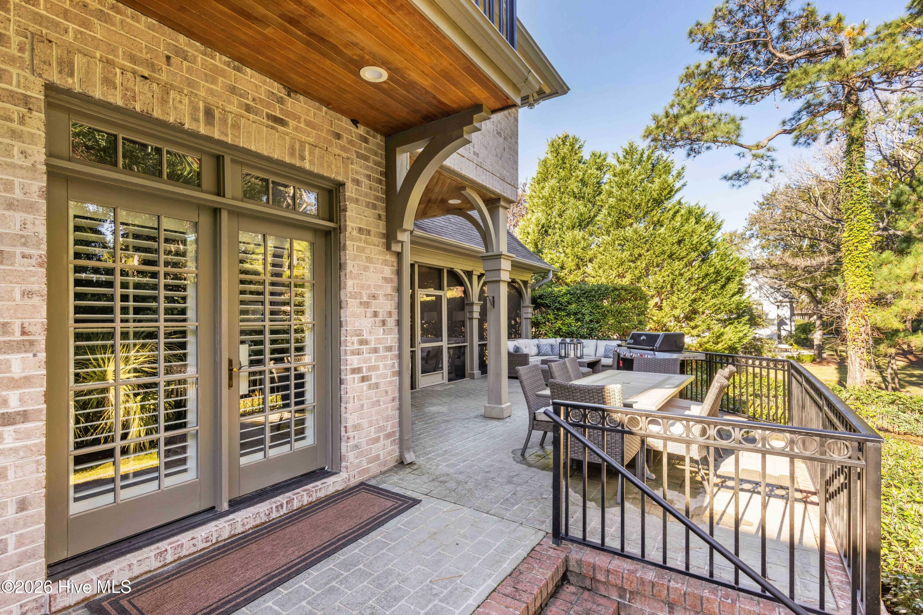 100555813 | Photo 97