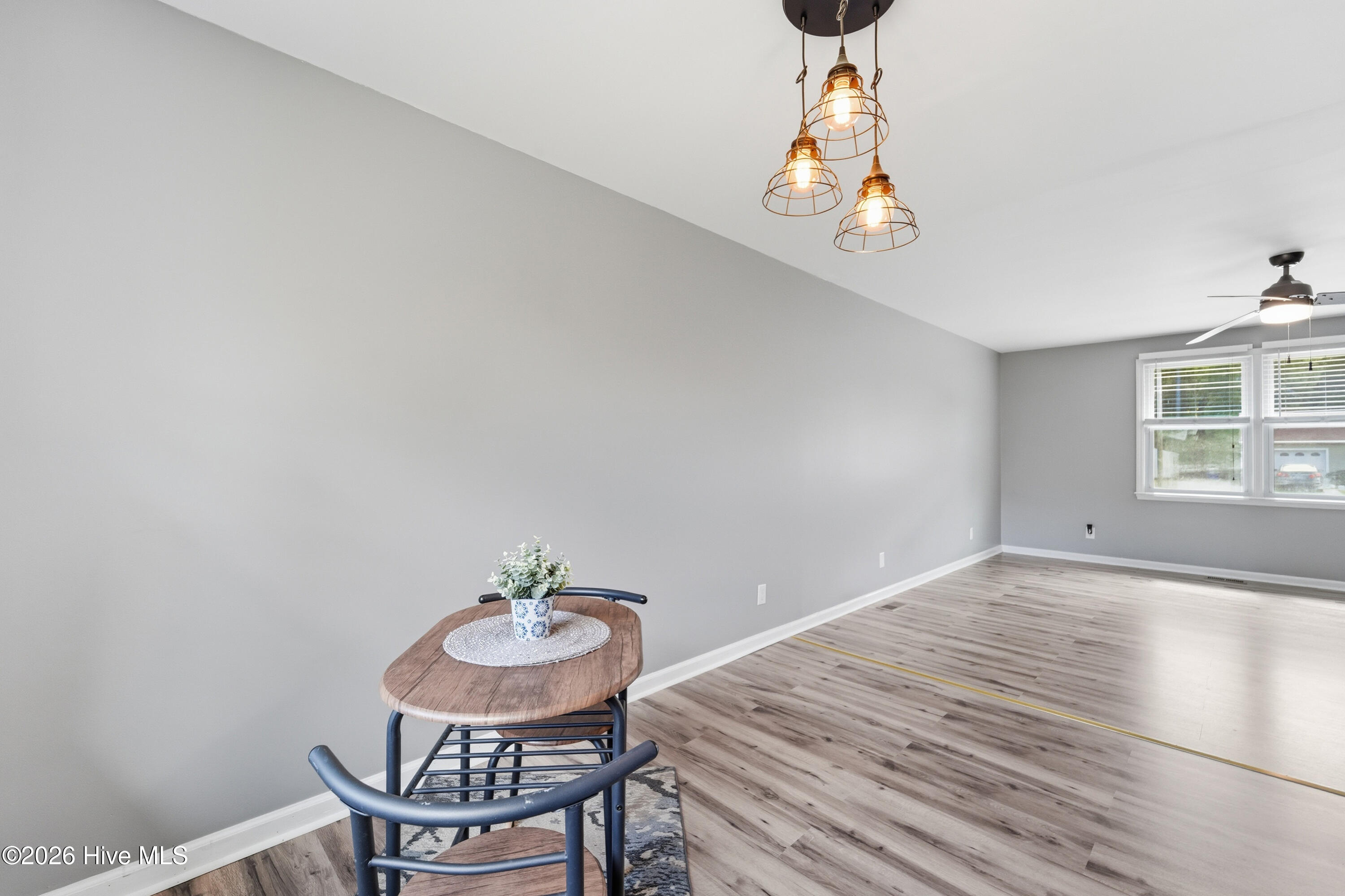 100563801 | Photo 14