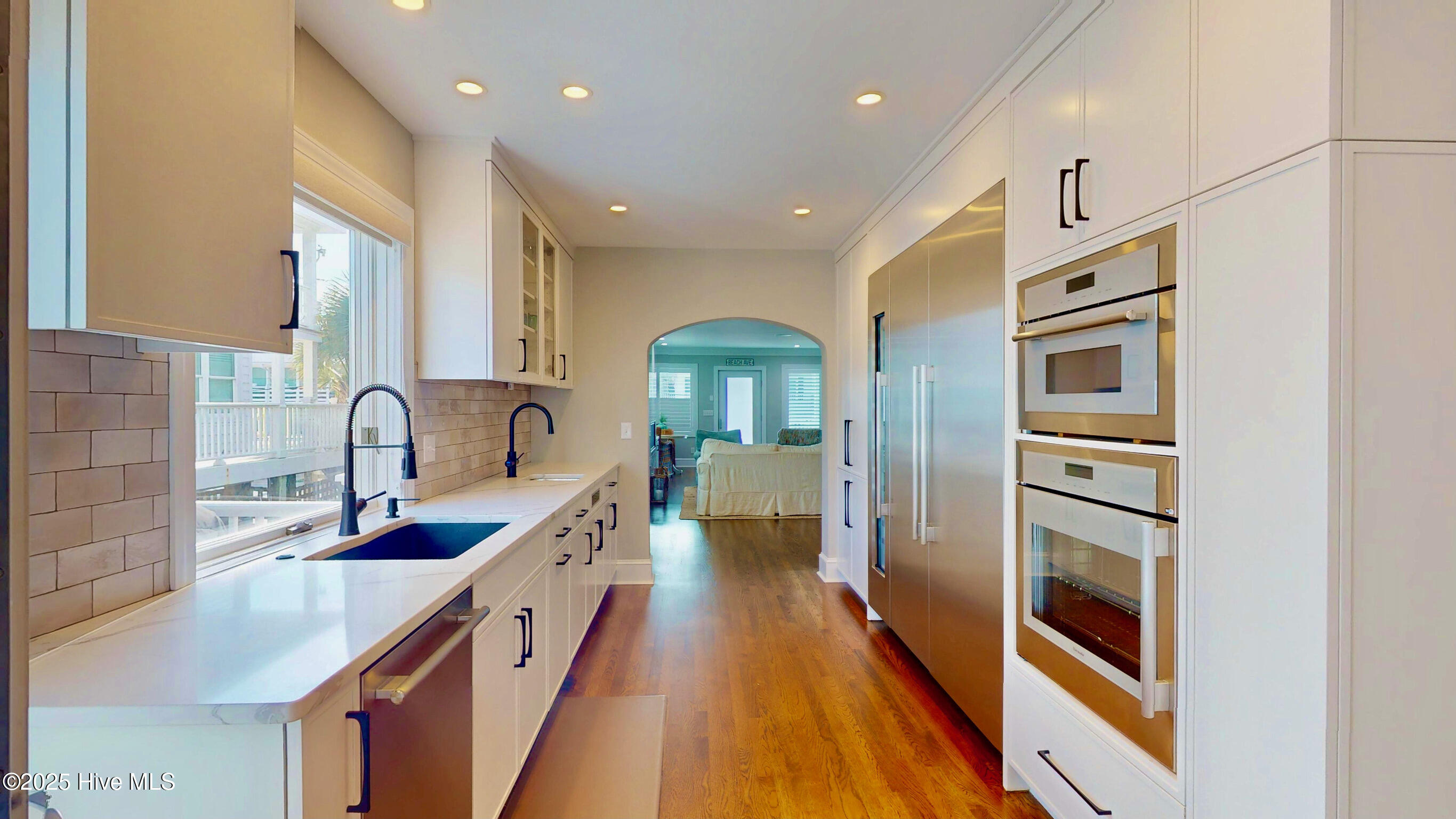 100543231 | Photo 34