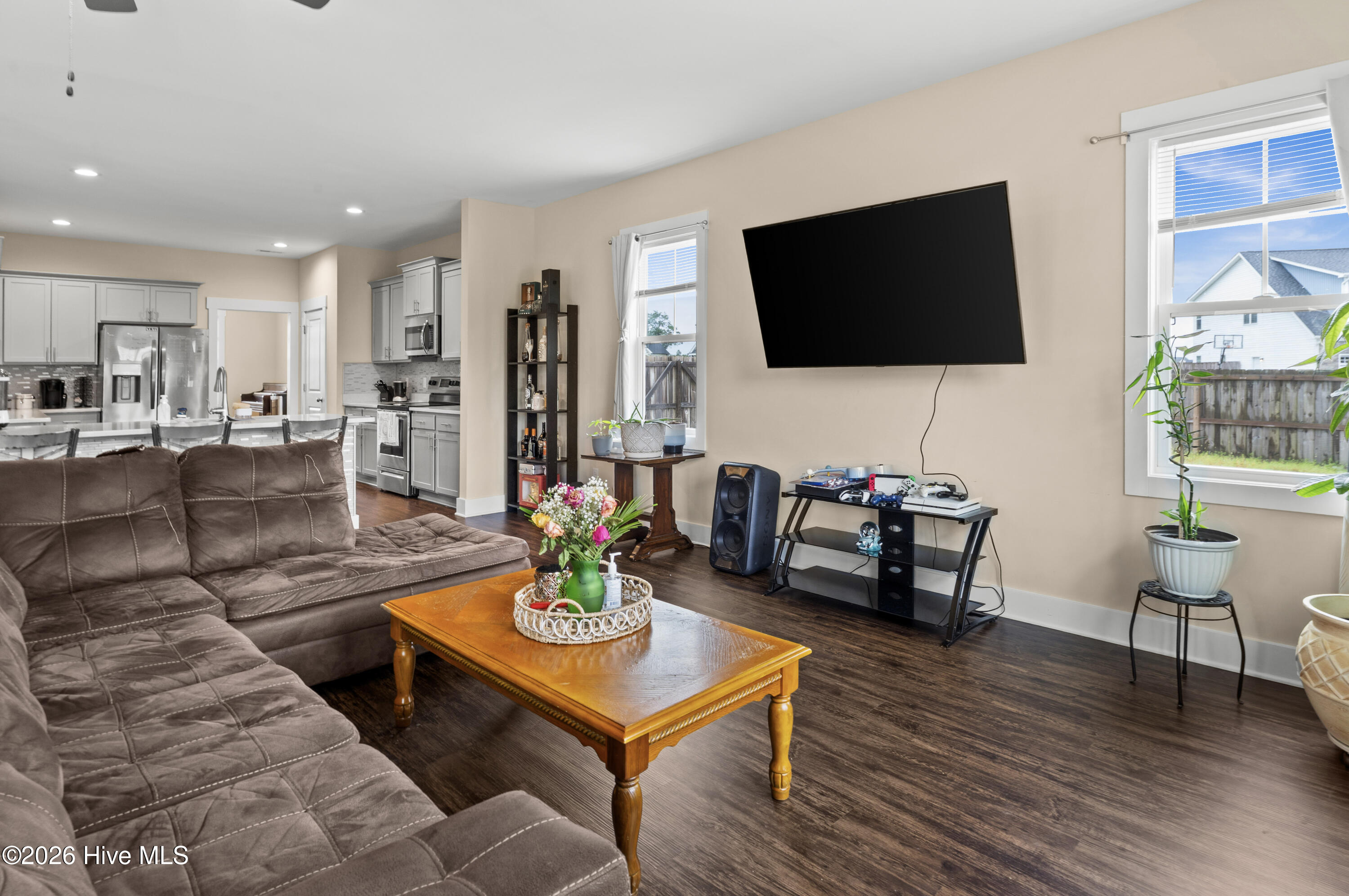 100569273 | Photo 22