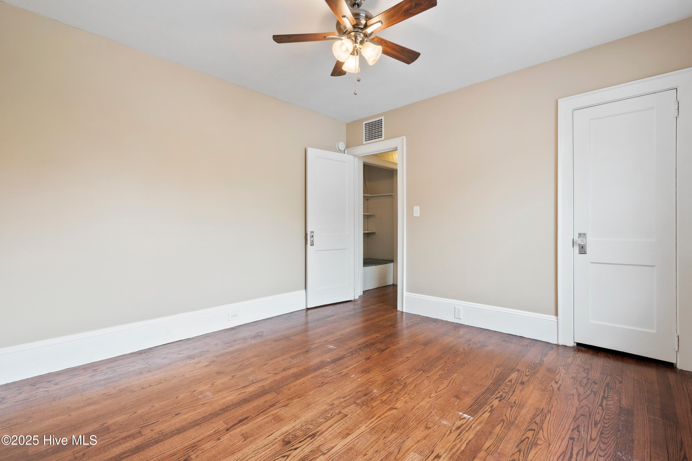 100521432 | Photo 21