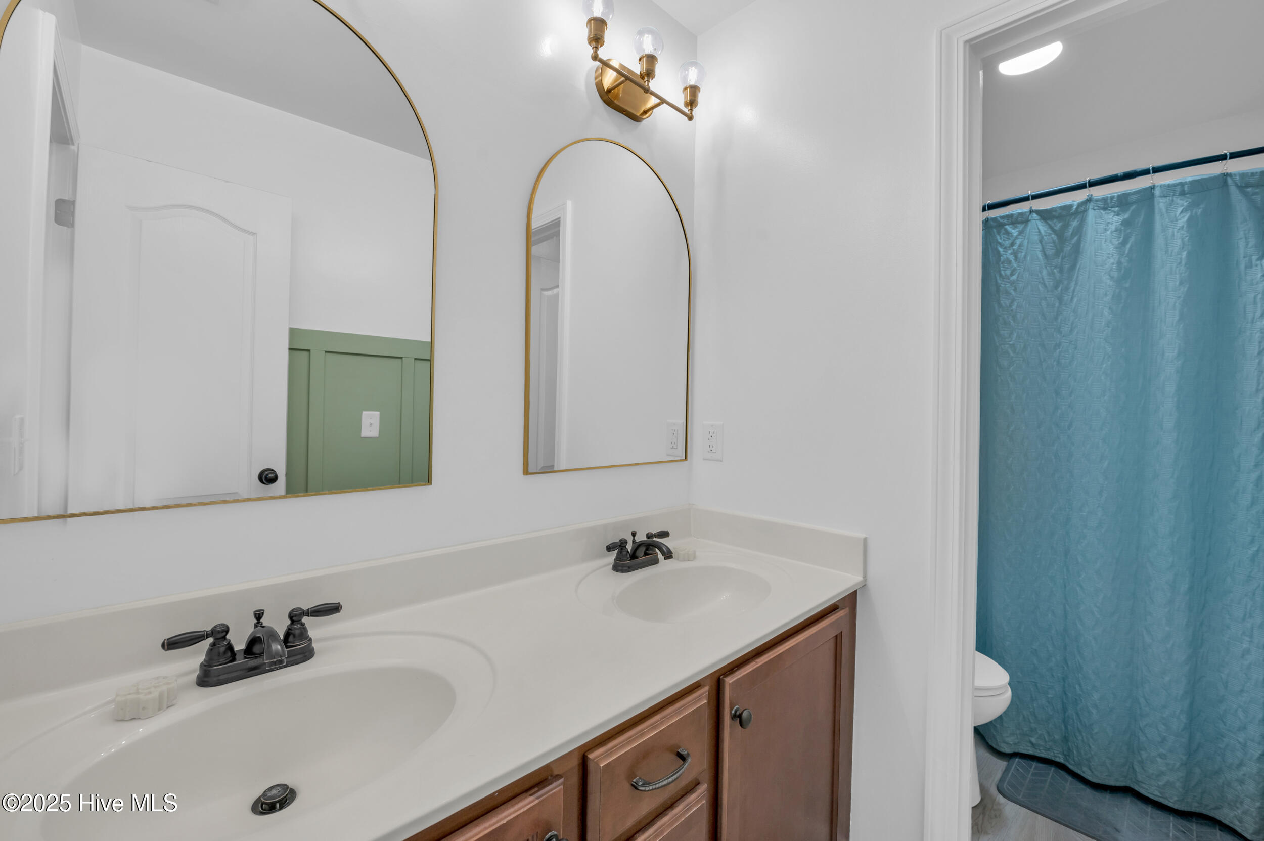 100538065 | Photo 26