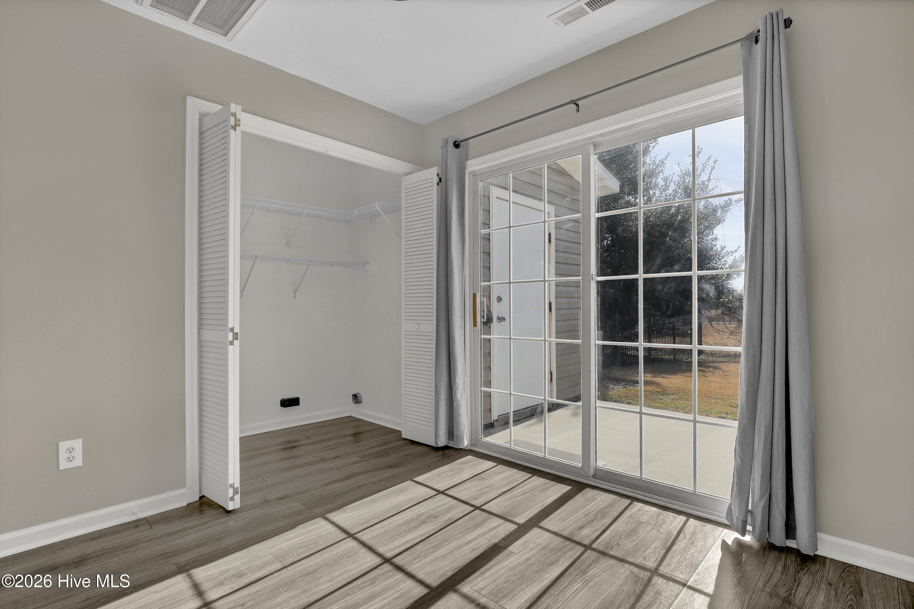 100546839 | Photo 11