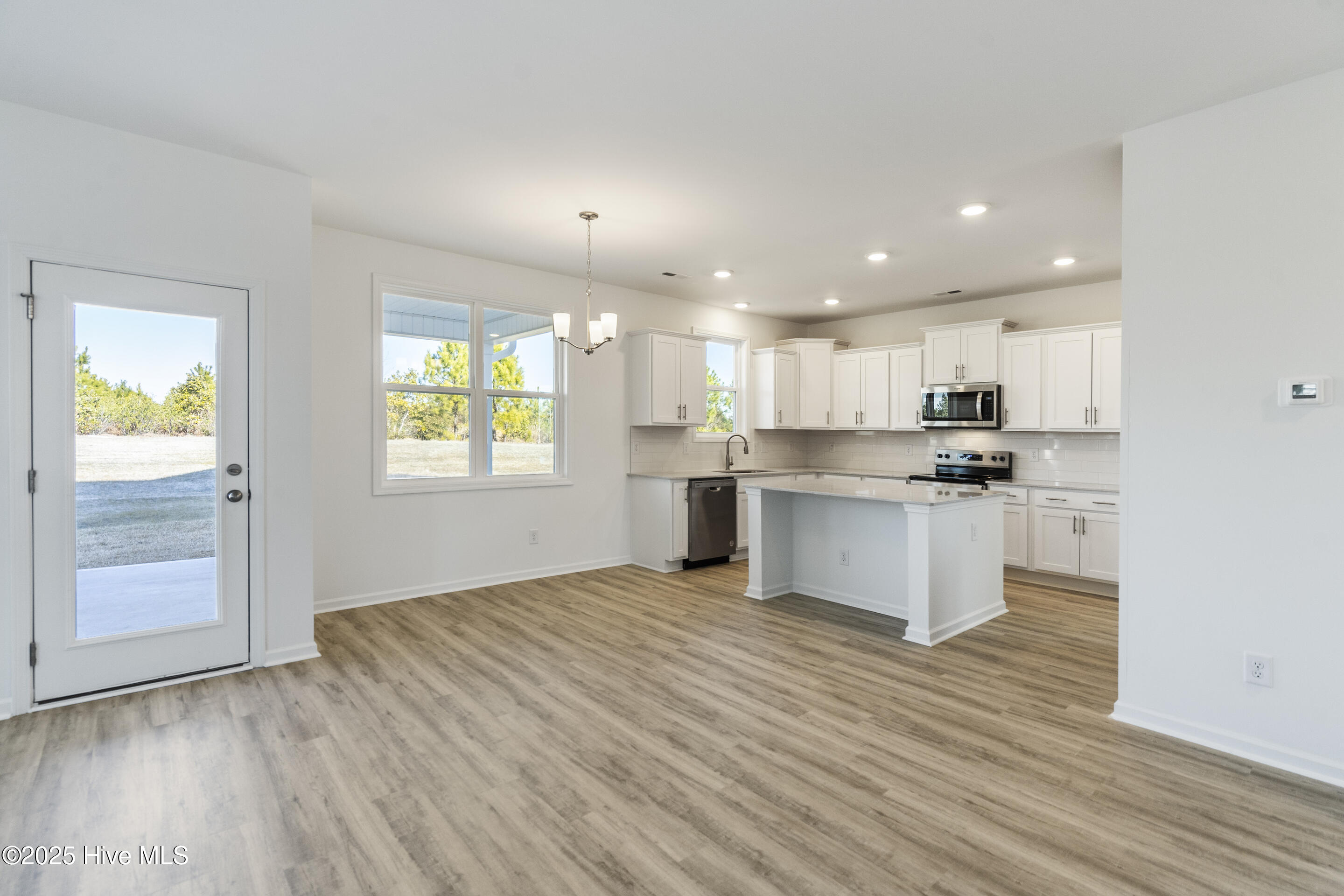 100486193 | Photo 16