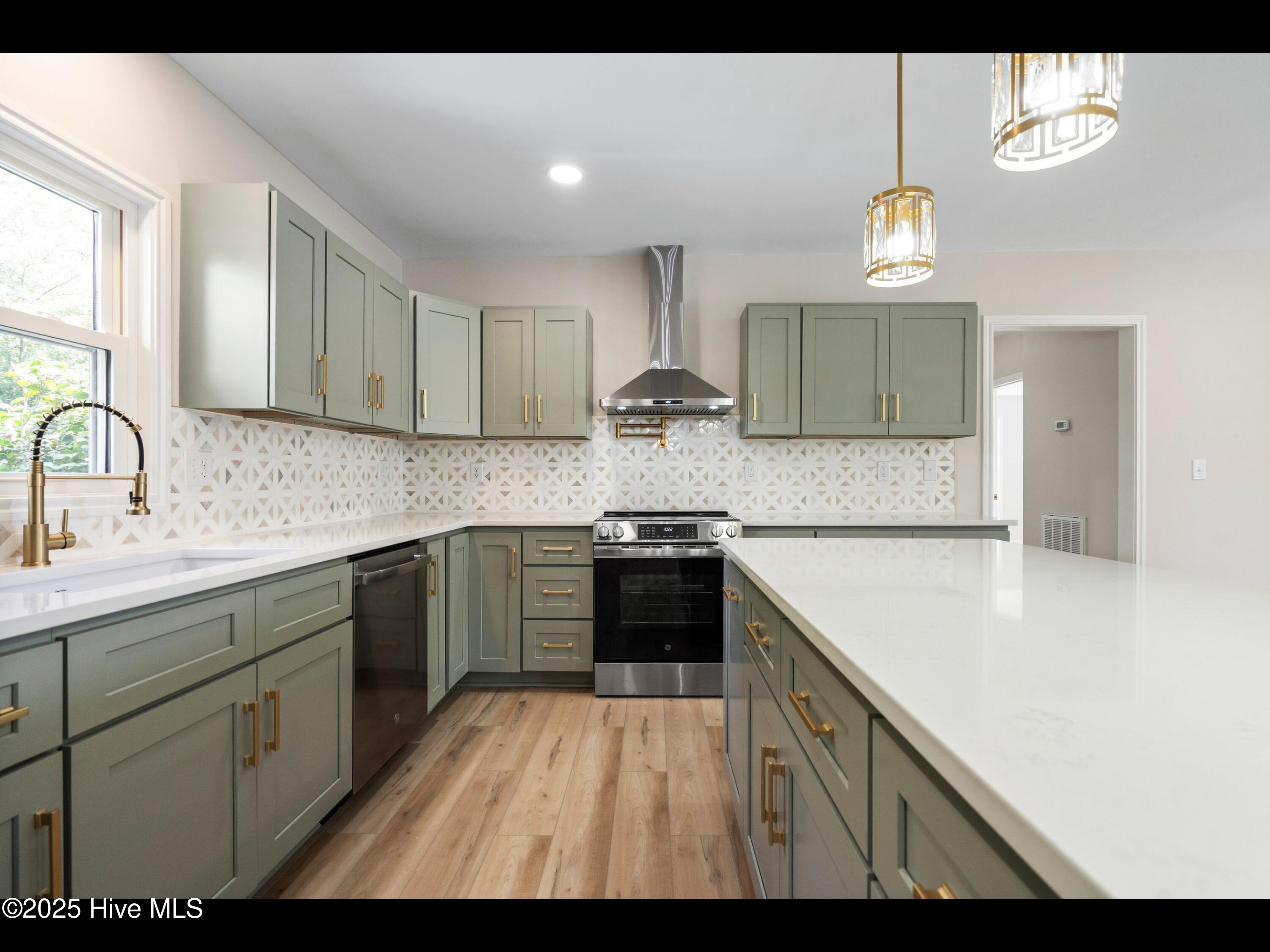 109 Inlet Court, Hampstead, NC 28443 – photo 10: mls-DSC09174