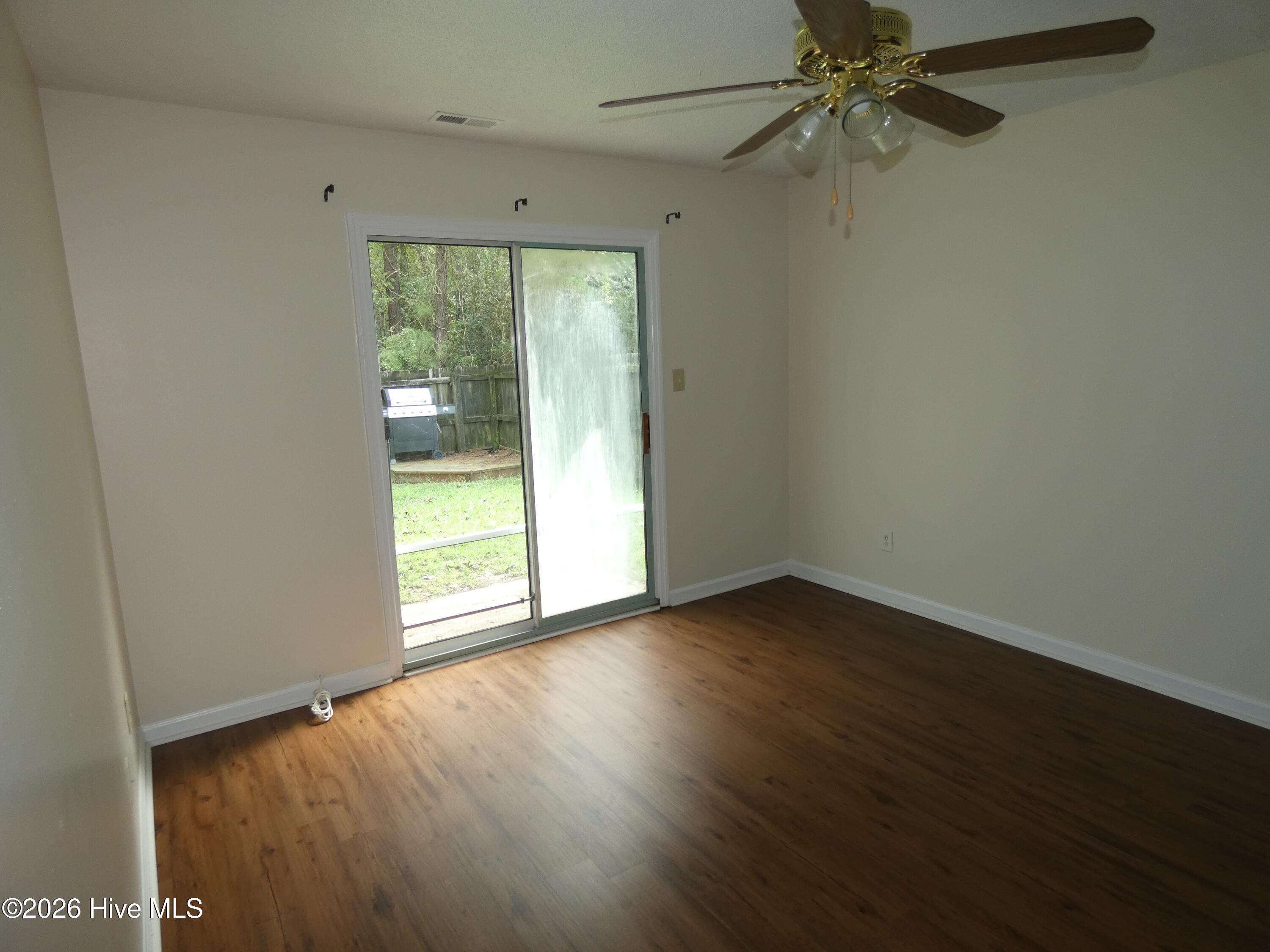 100564573 | Photo 14