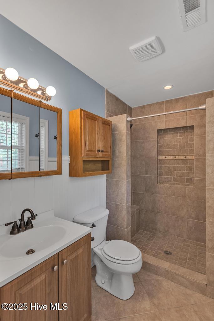 100540803 | Photo 22