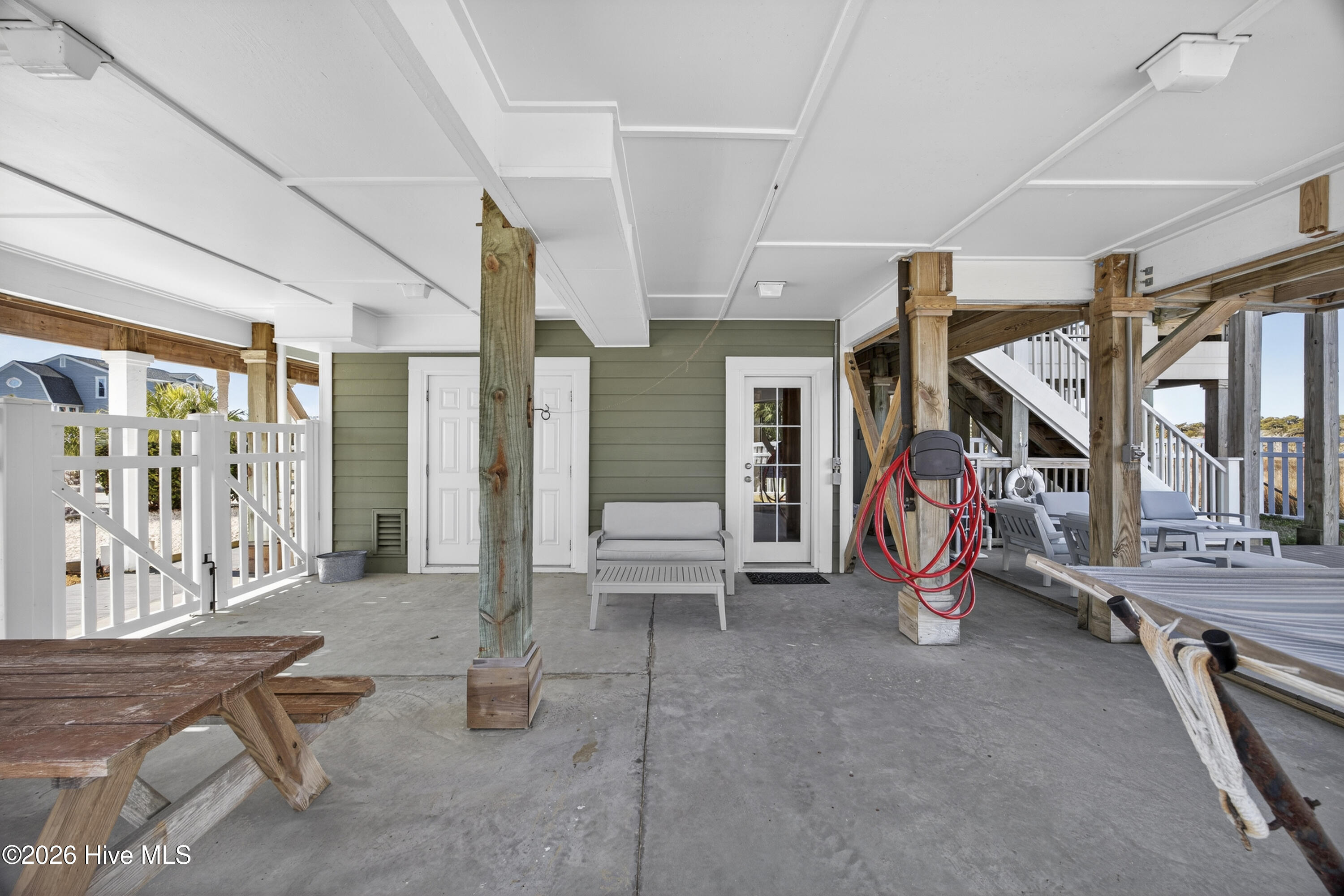 100554981 | Photo 36