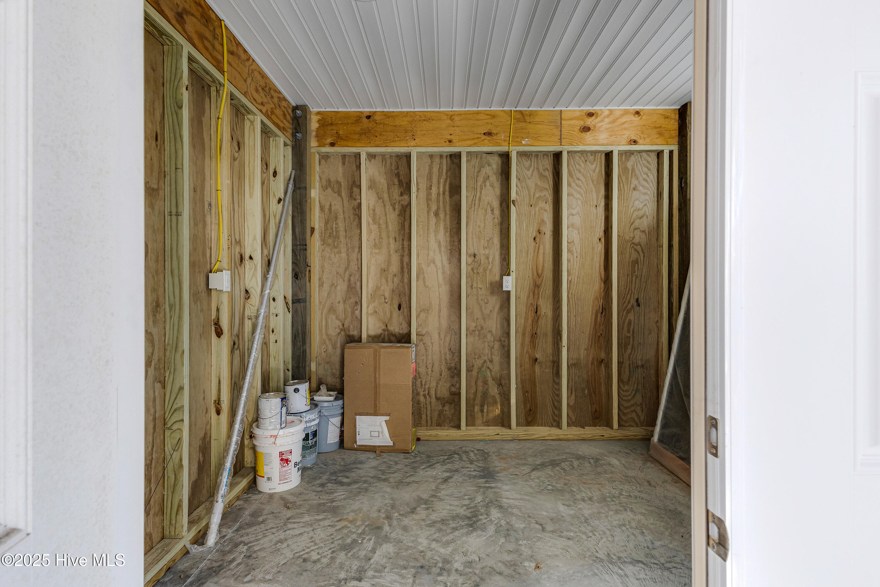 100535613 | Photo 46