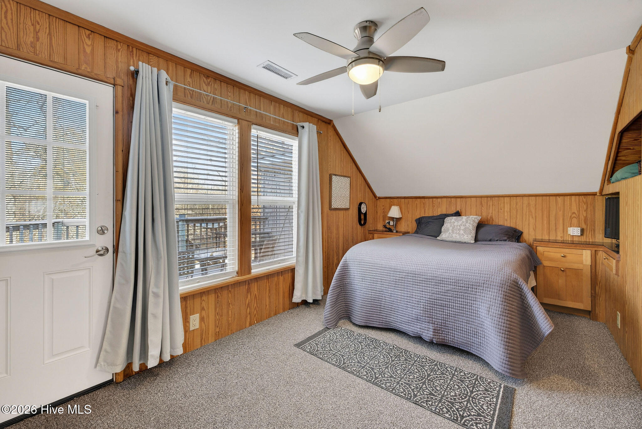 100542936 | Photo 69