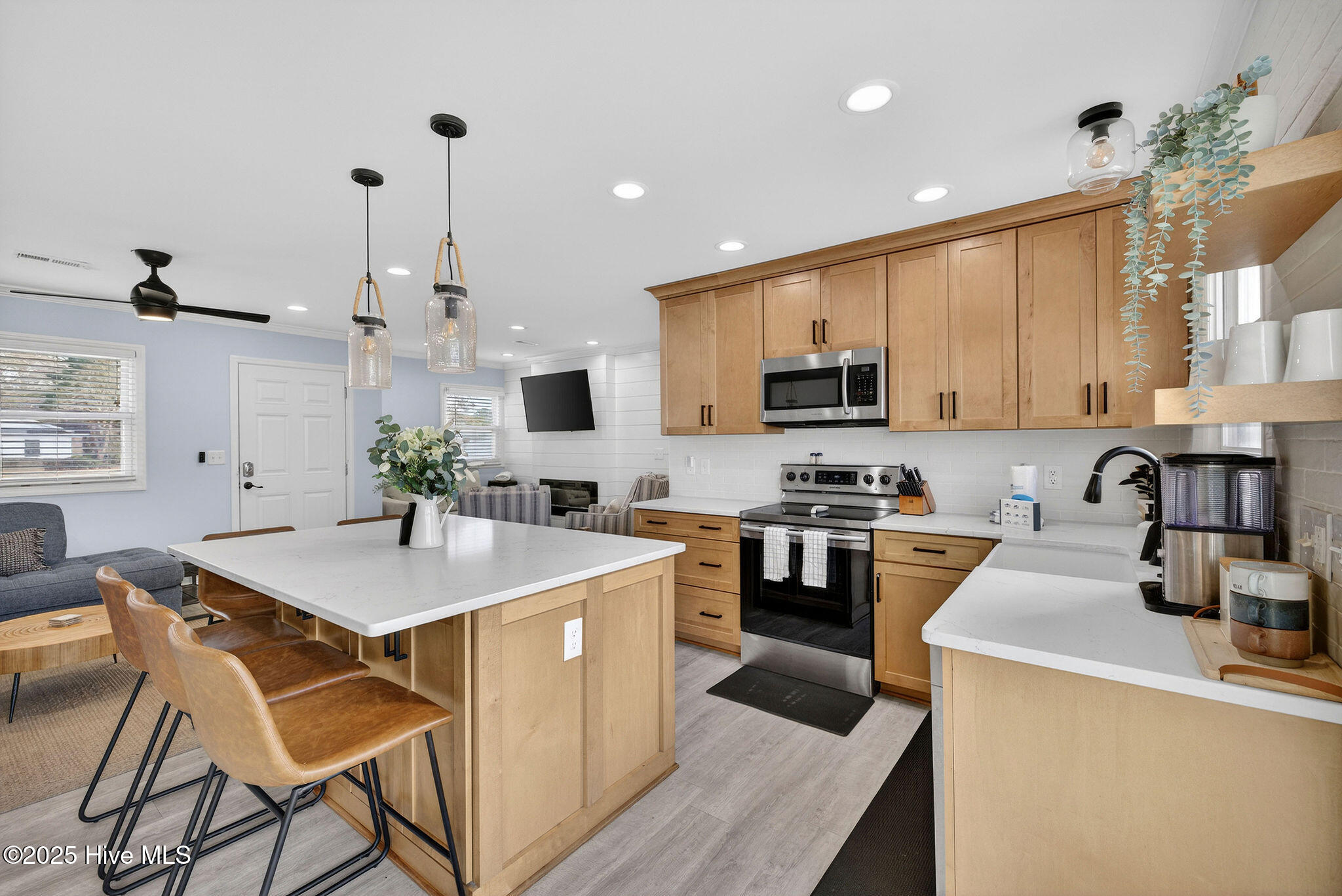 100544240 | Photo 13