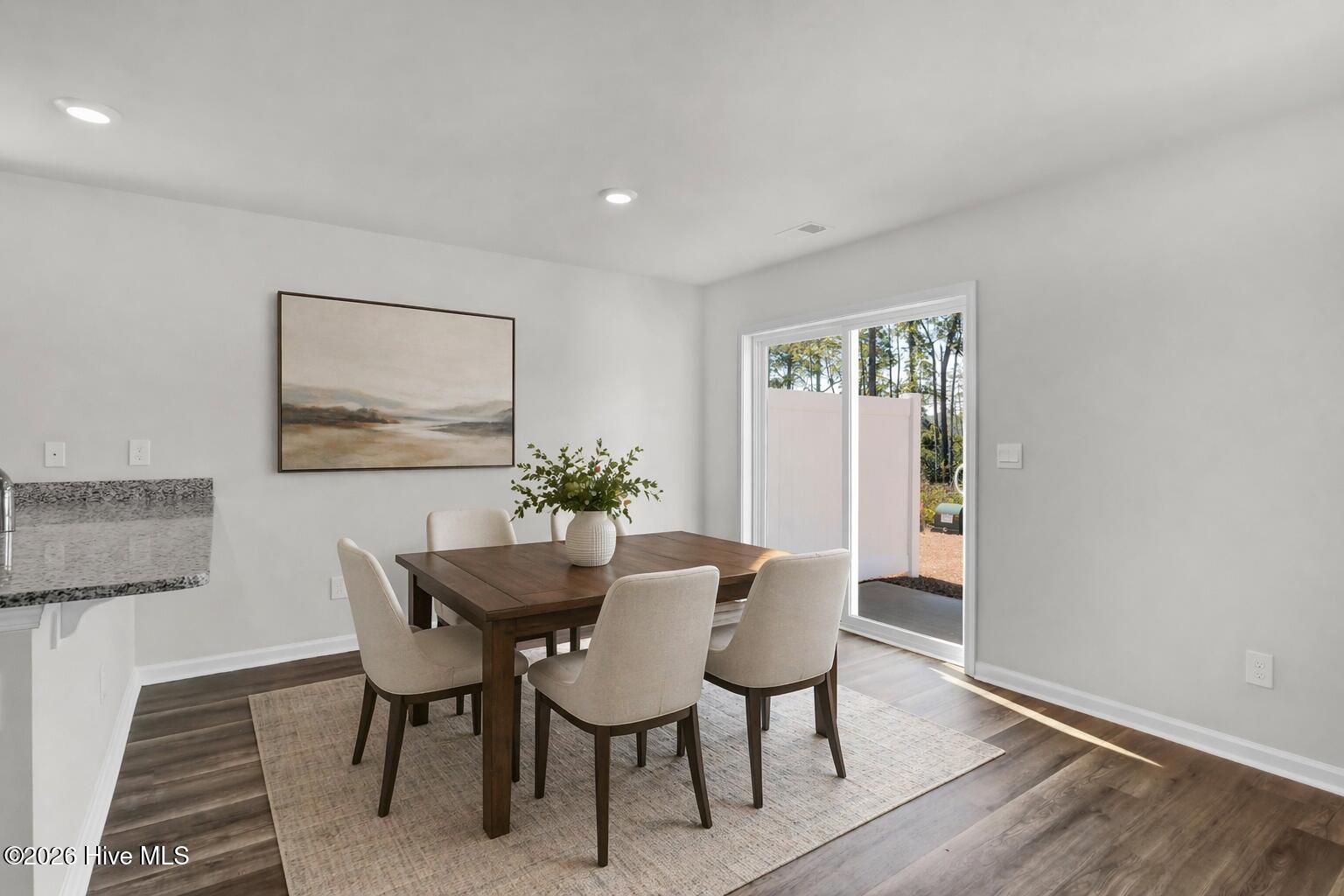 100569418 | Photo 10