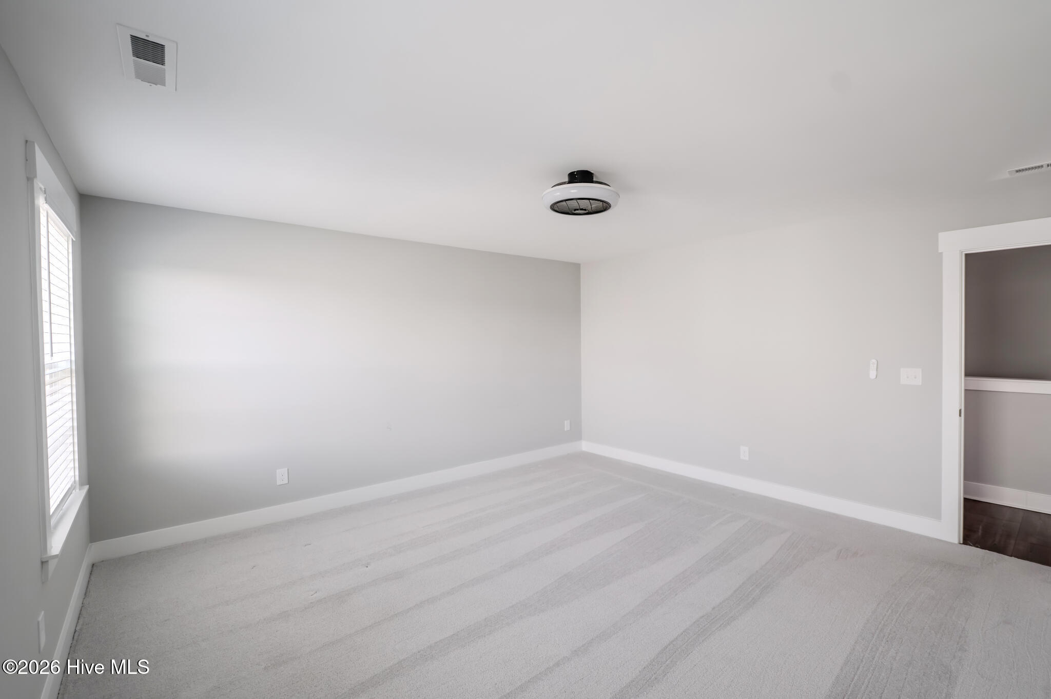 100567790 | Photo 63