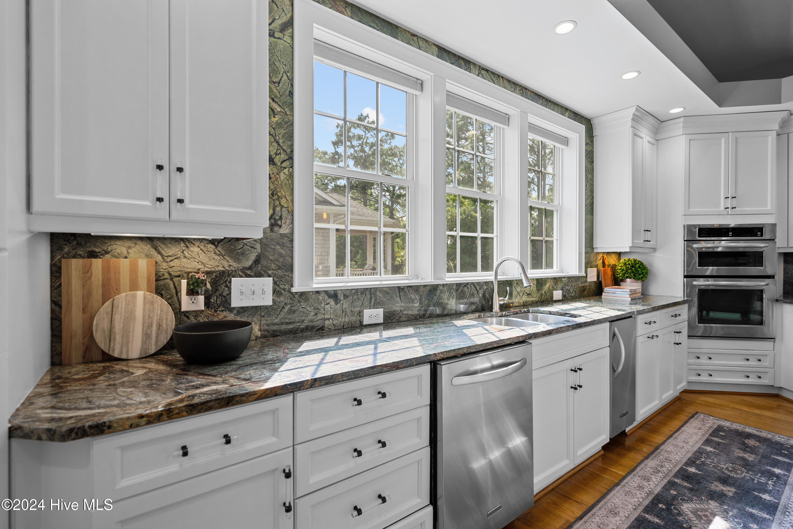 100550699 | Photo 22