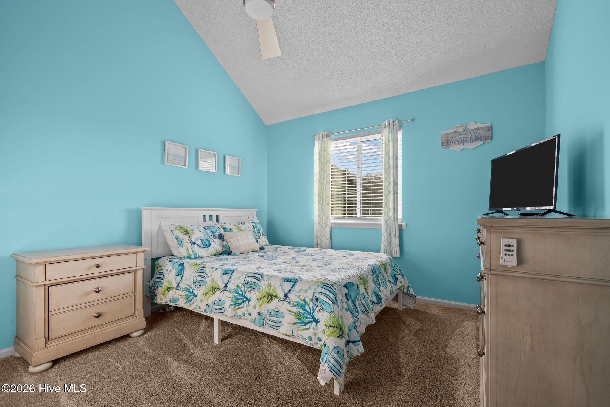 100550308 | Photo 11