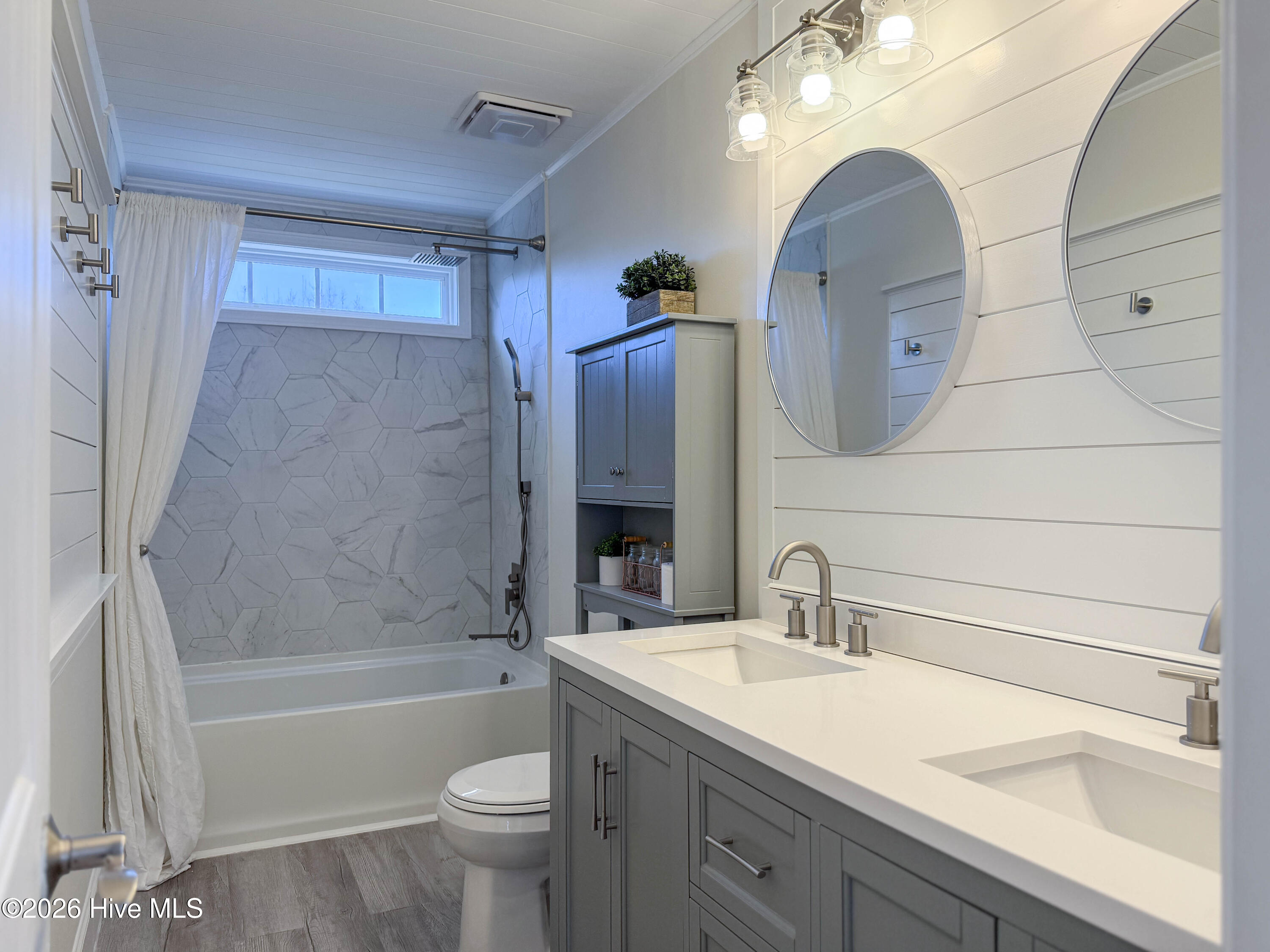 100550265 | Photo 63