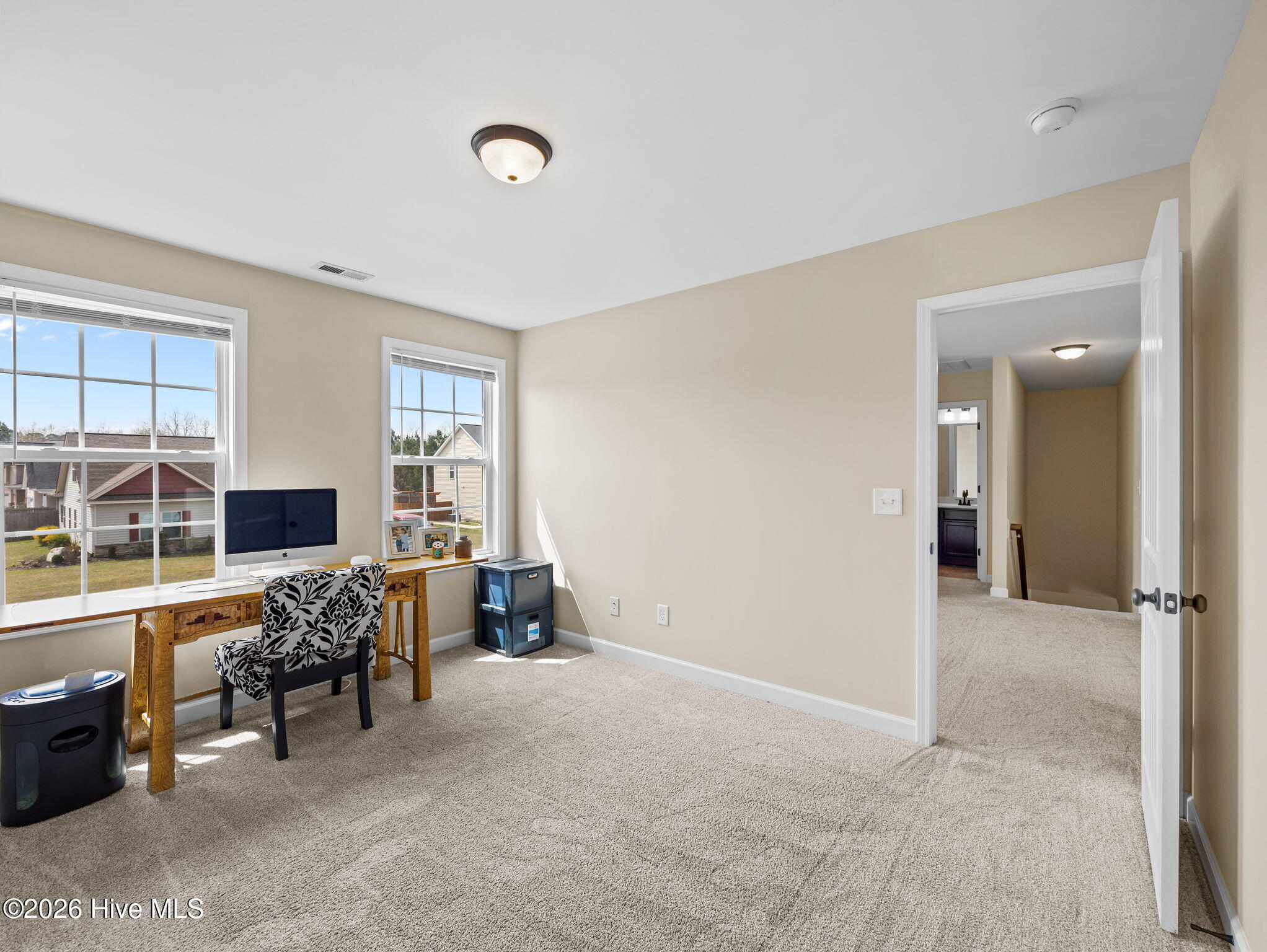 100562317 | Photo 38