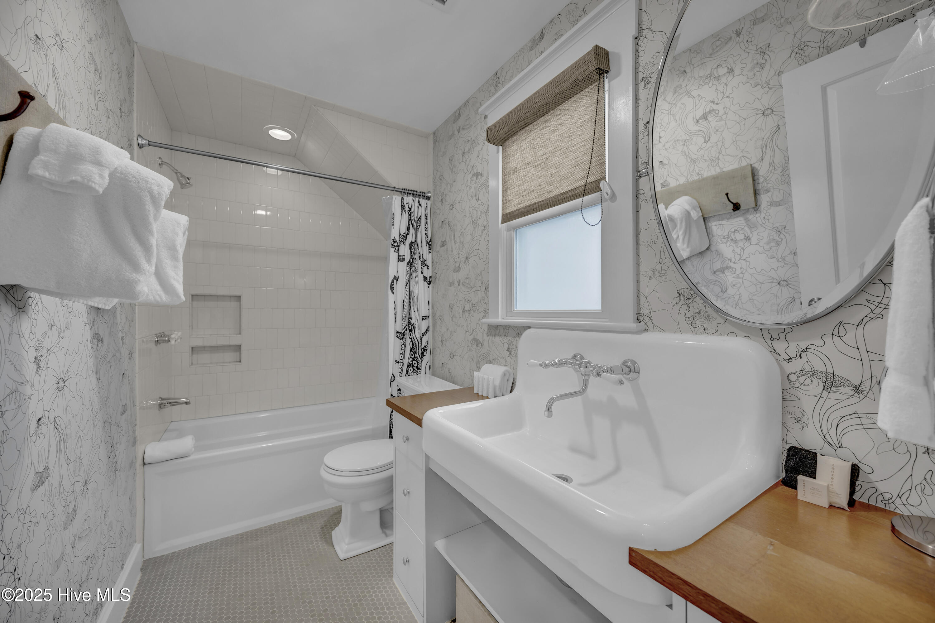 100536845 | Photo 23