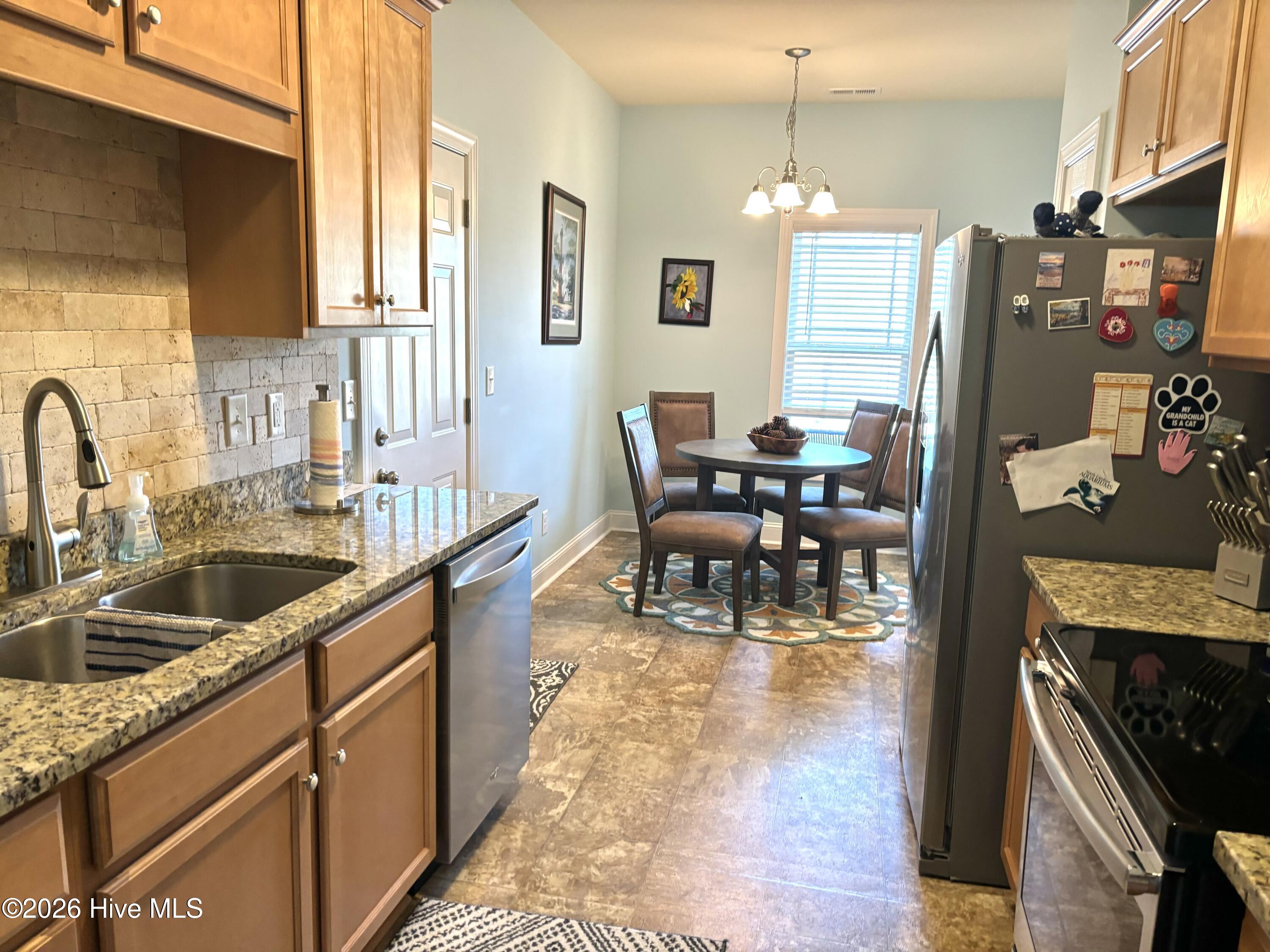 100559423 | Photo 23