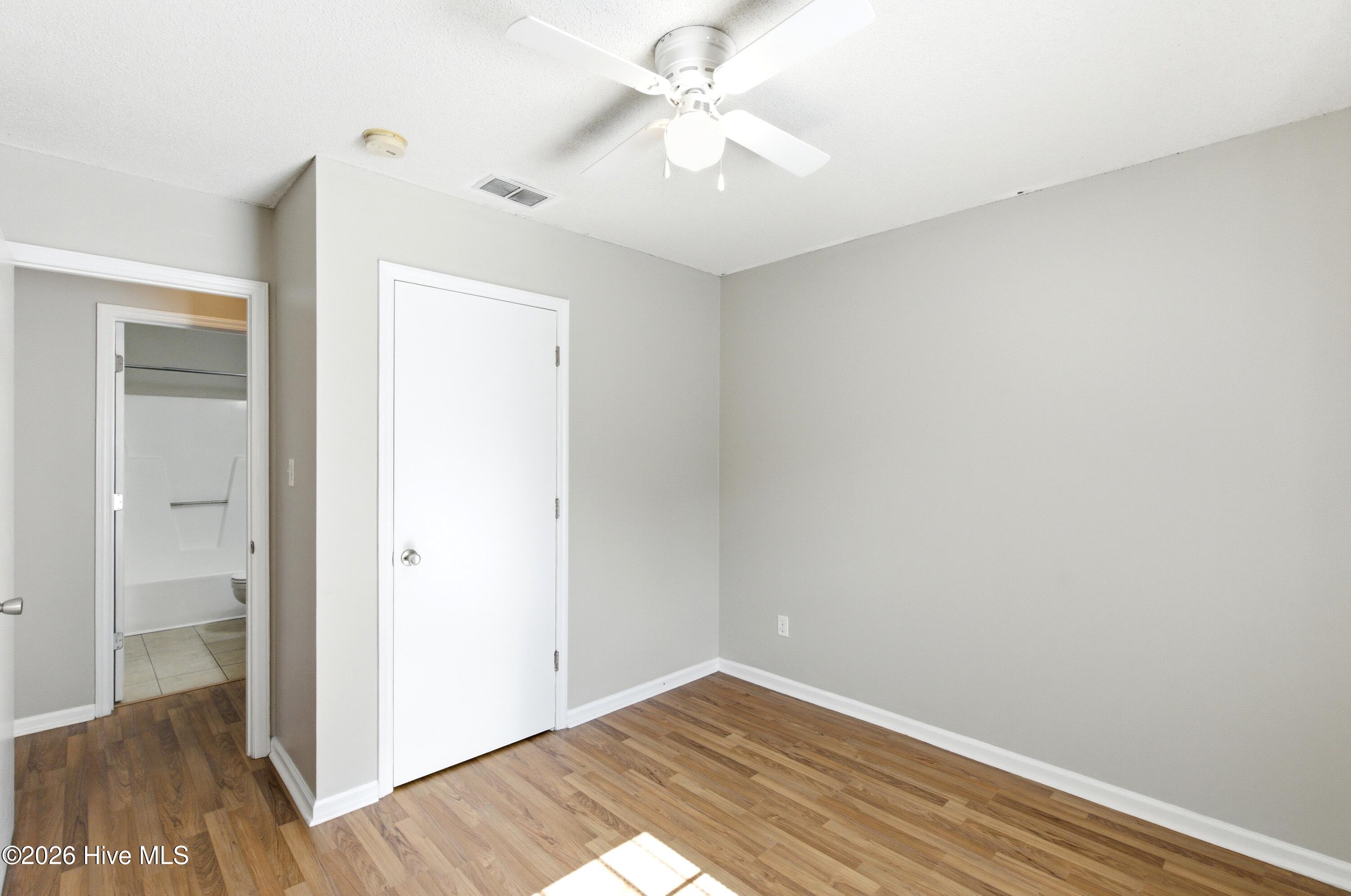 100561176 | Photo 27