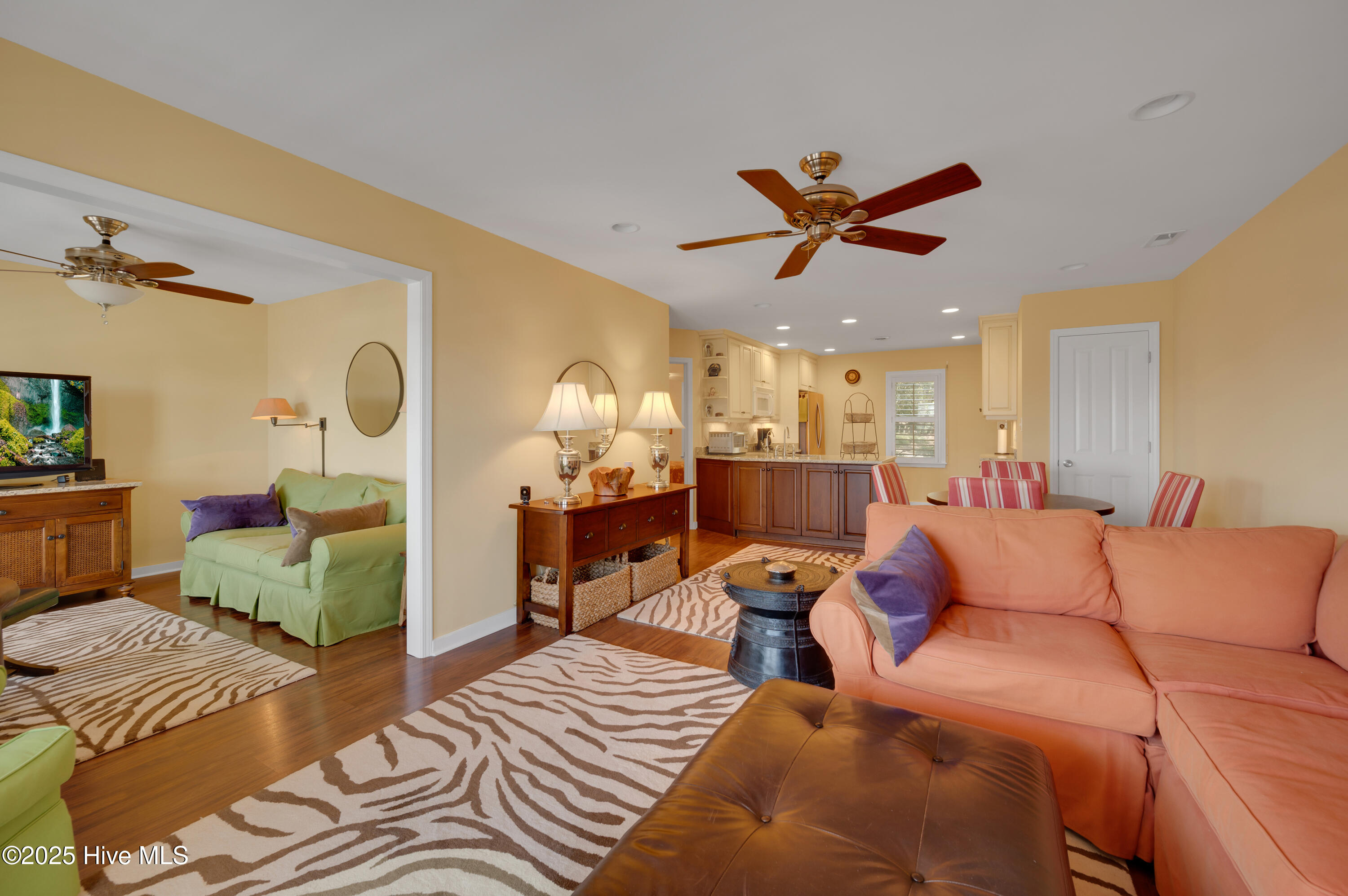 100498545 | Photo 77