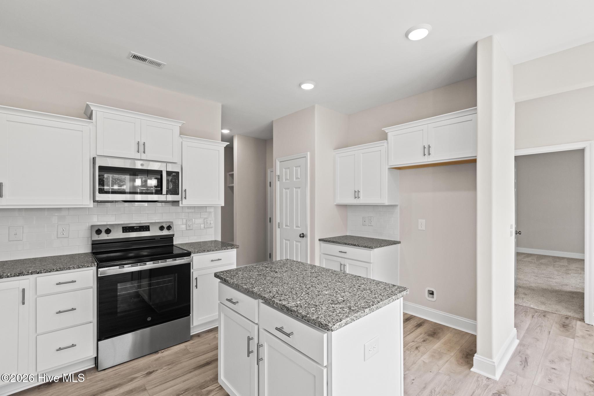 100544649 | Photo 12