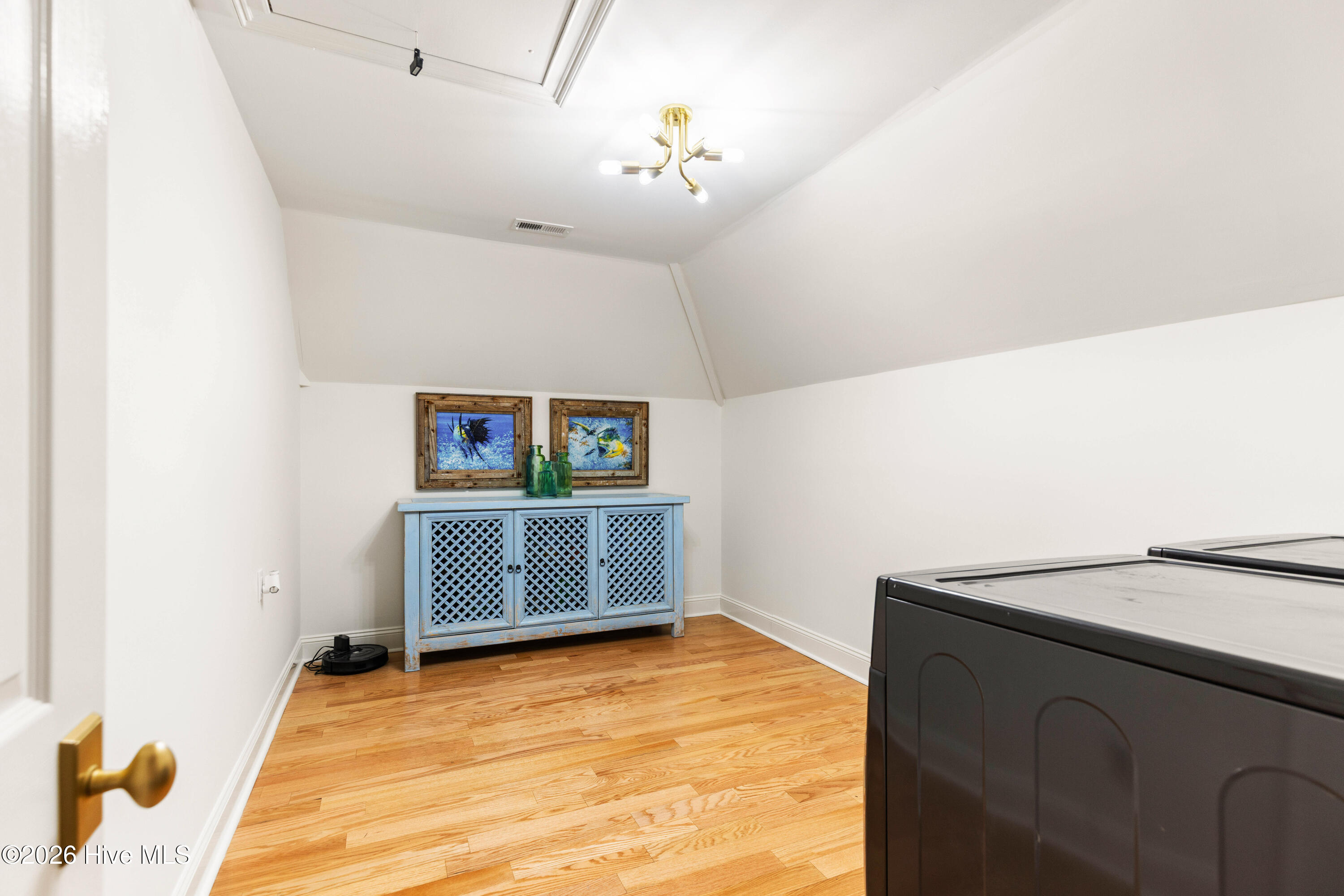 100555813 | Photo 73