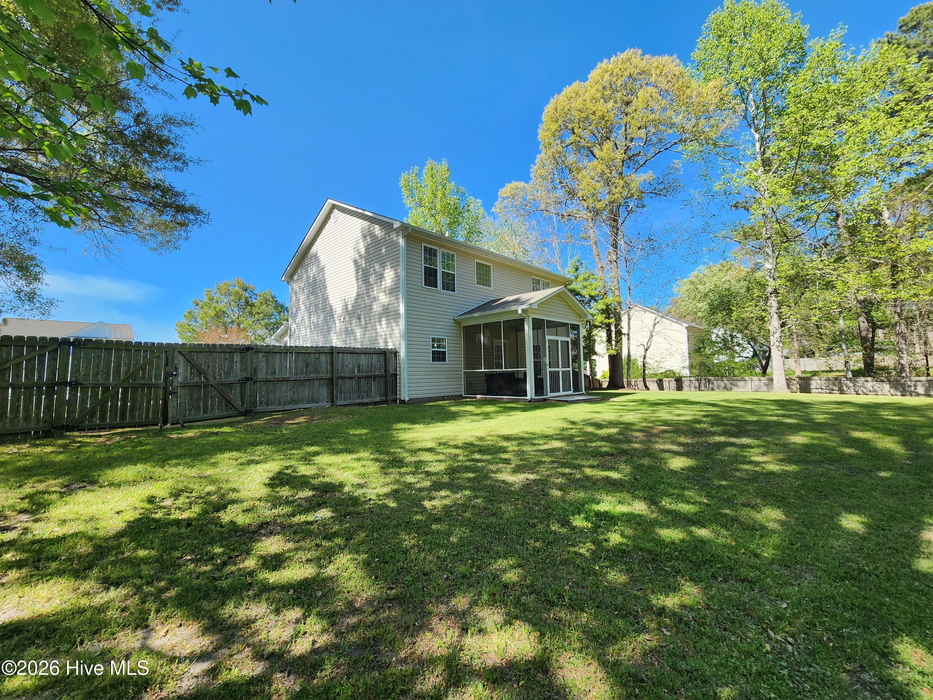 100570364 | Photo 45