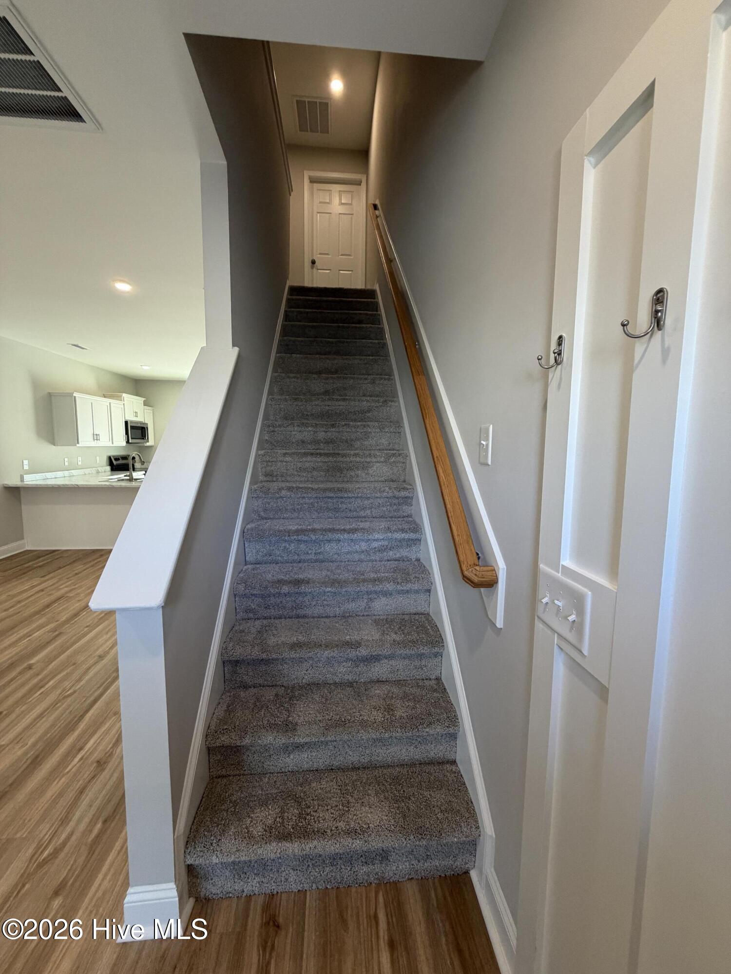 100558167 | Photo 14