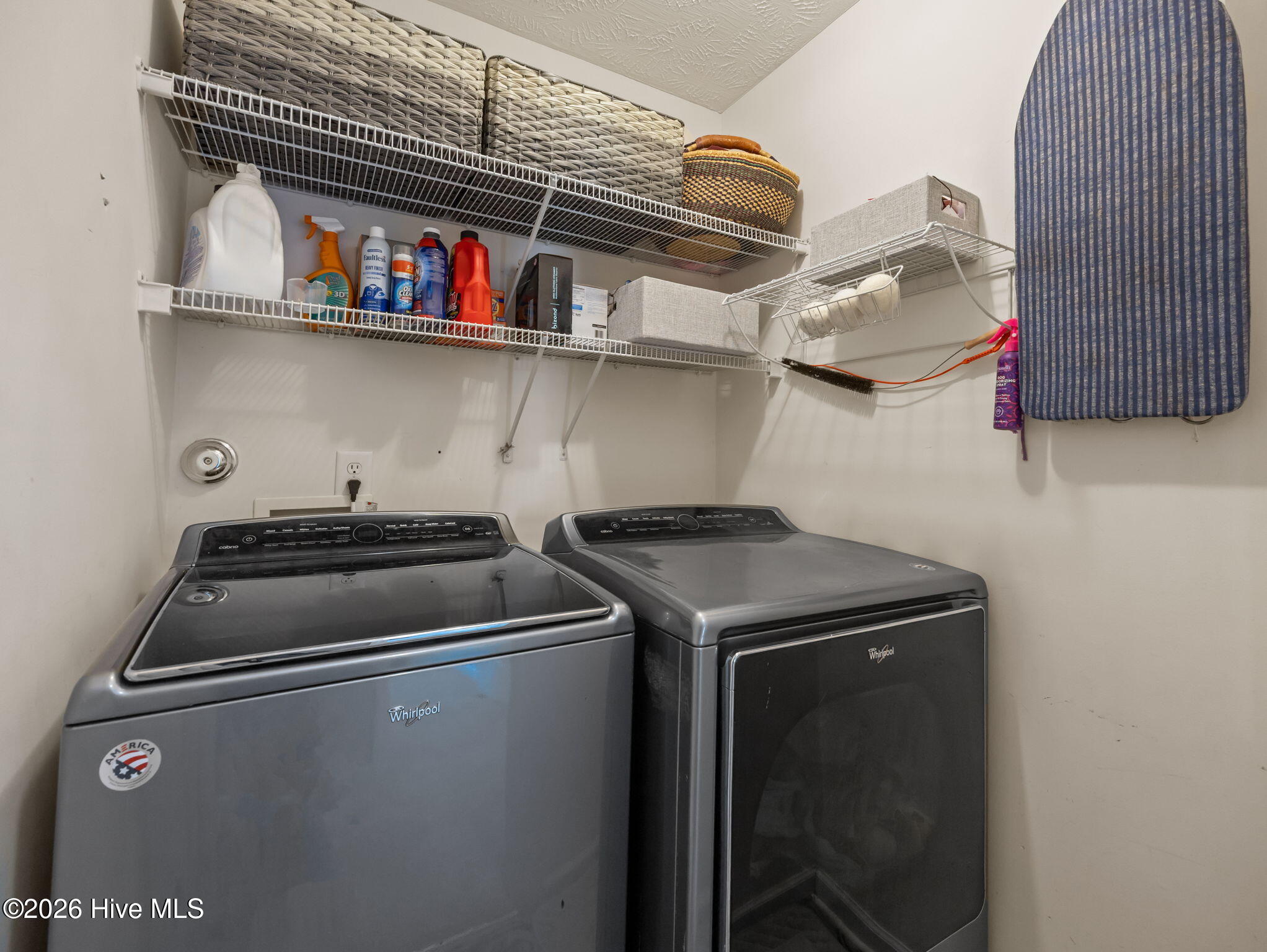 100566788 | Photo 24